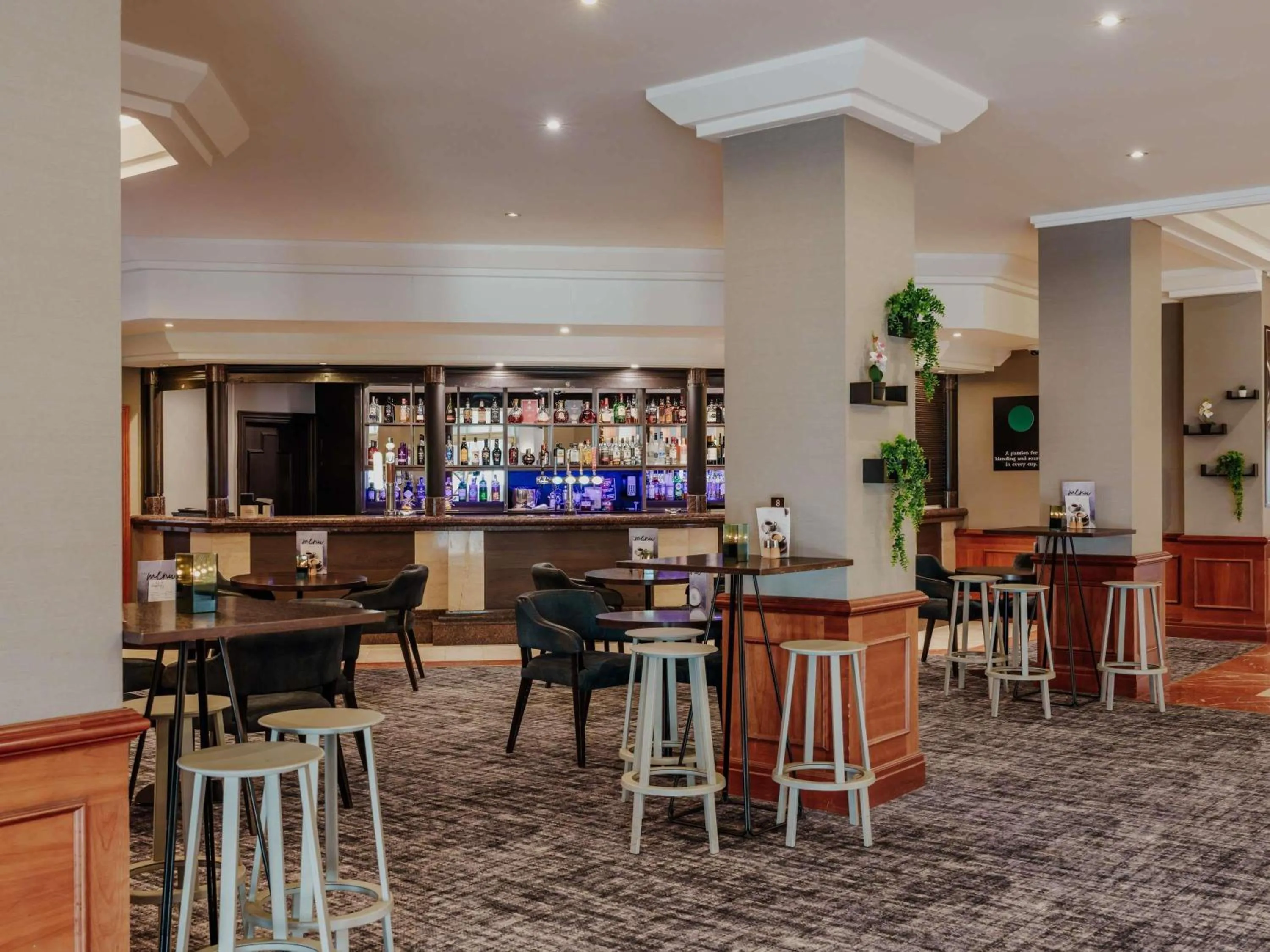 Lounge or bar in Mercure Daventry Court Hotel