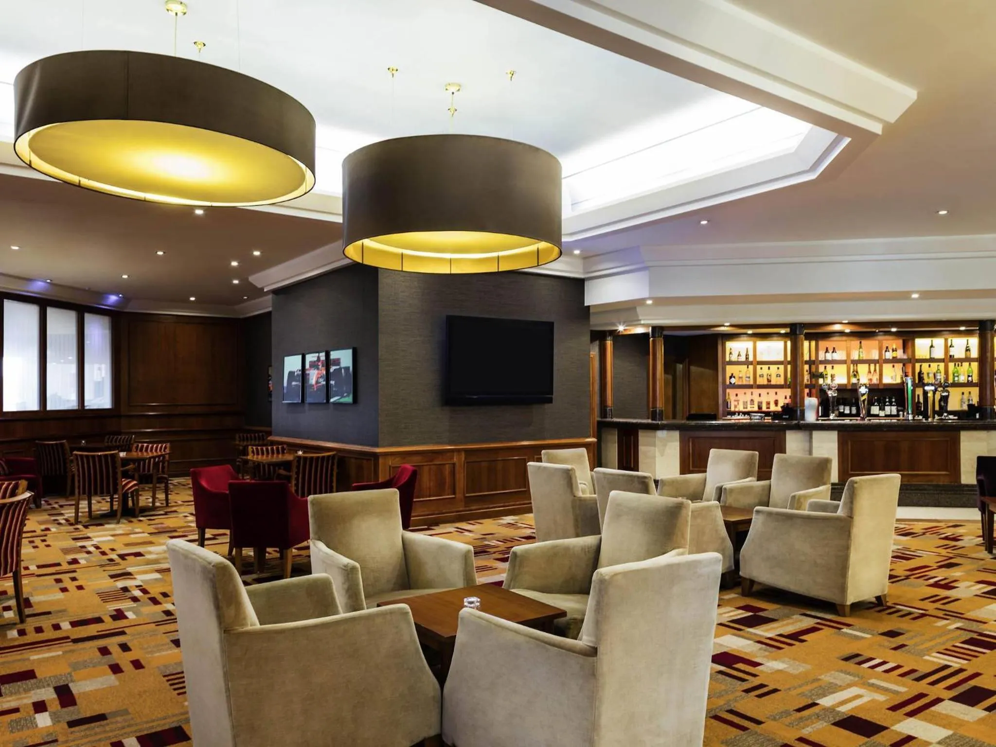Lounge or bar in Mercure Daventry Court Hotel