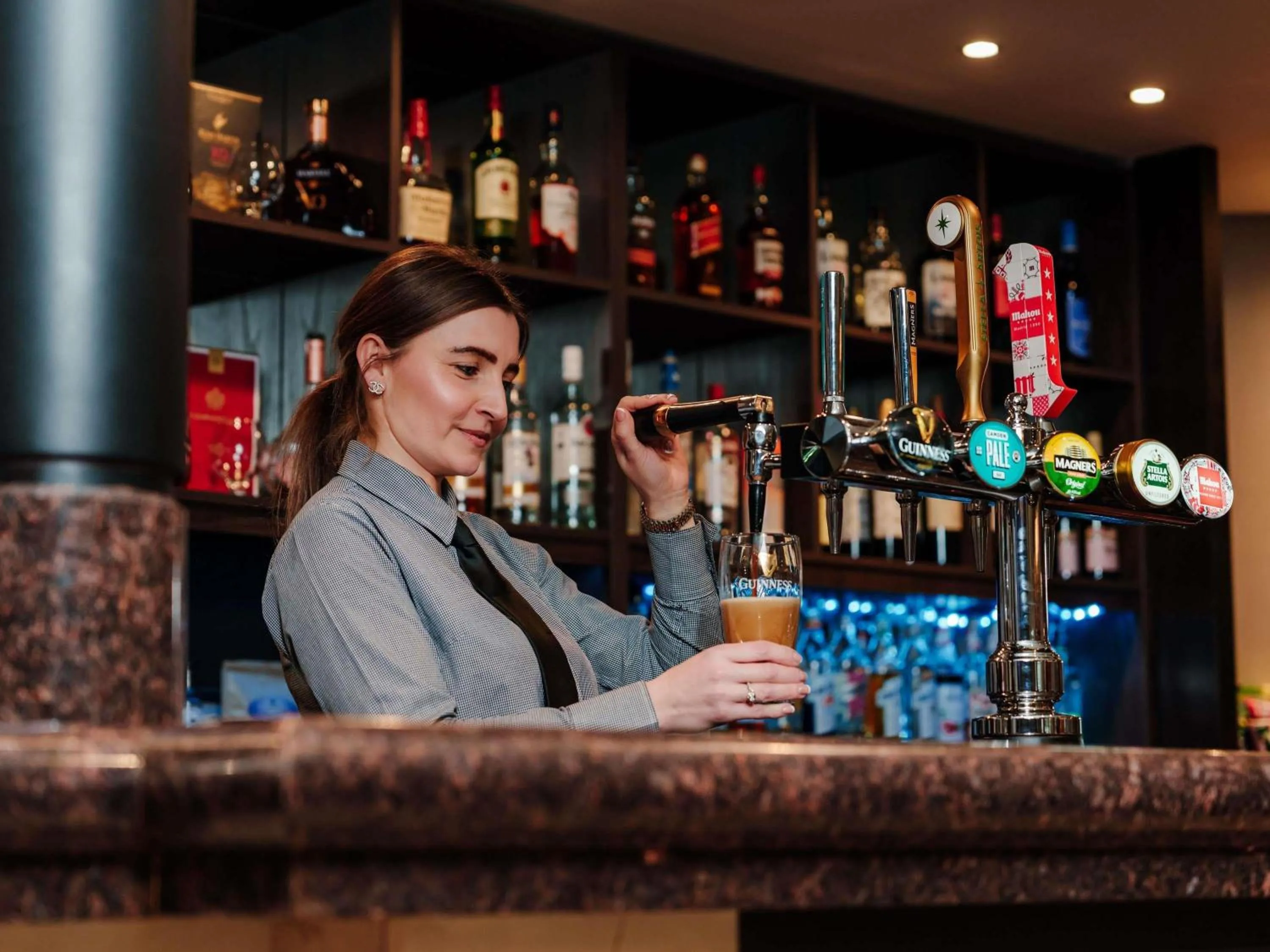 Lounge or bar in Mercure Daventry Court Hotel