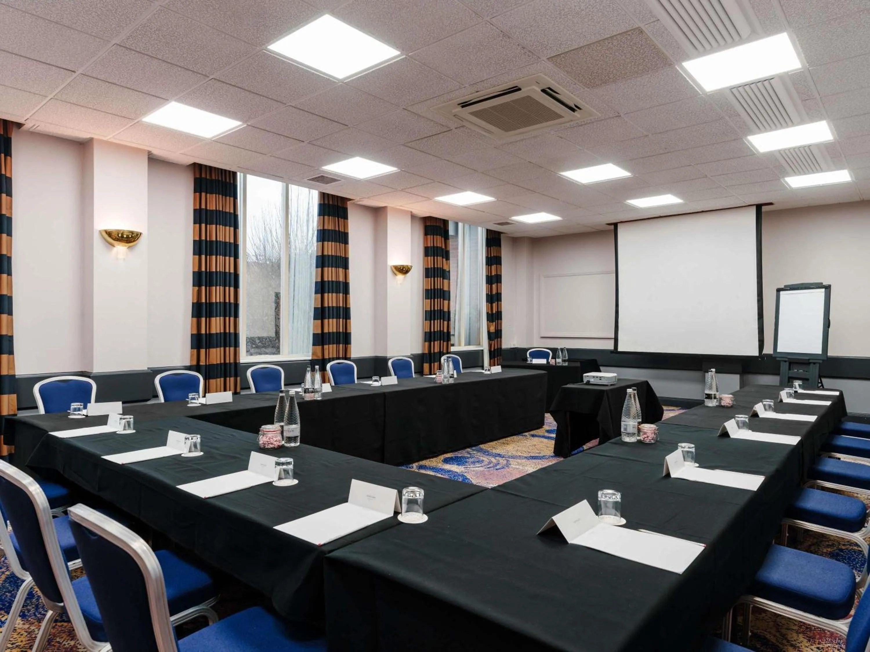 Meeting/conference room in Mercure Daventry Court Hotel