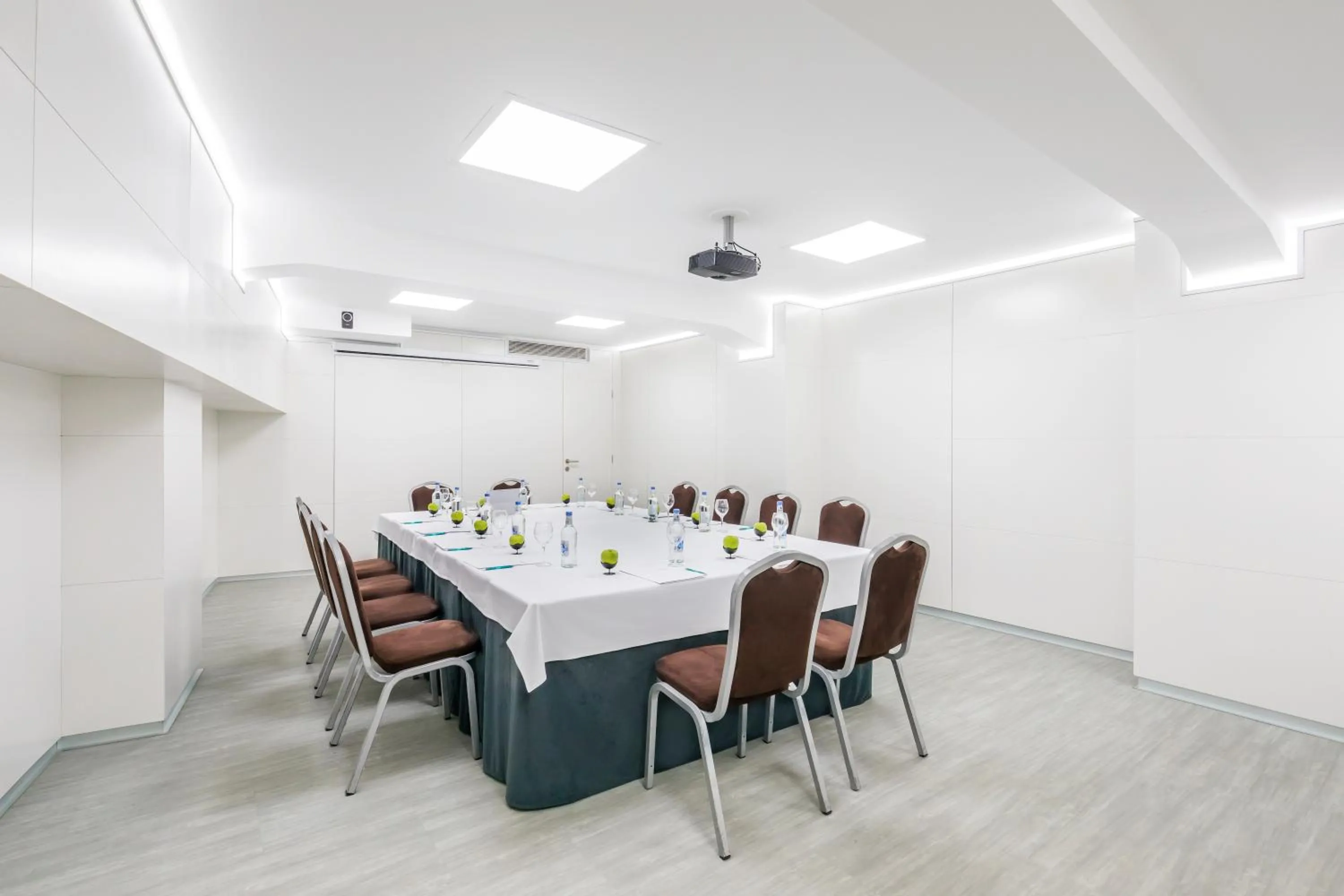 Meeting/conference room in Barceló Santa Cruz Contemporáneo