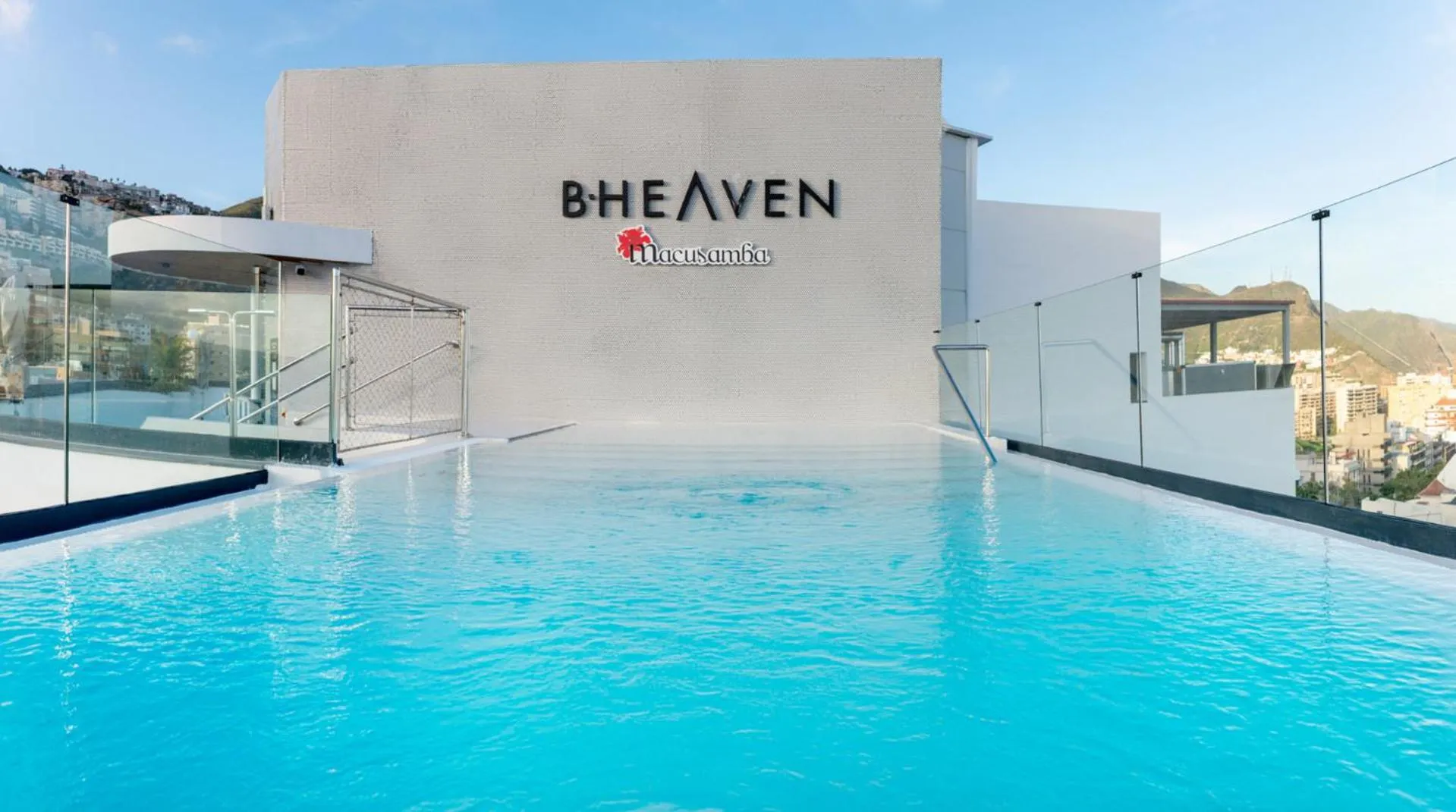 Swimming pool in Barceló Santa Cruz Contemporáneo