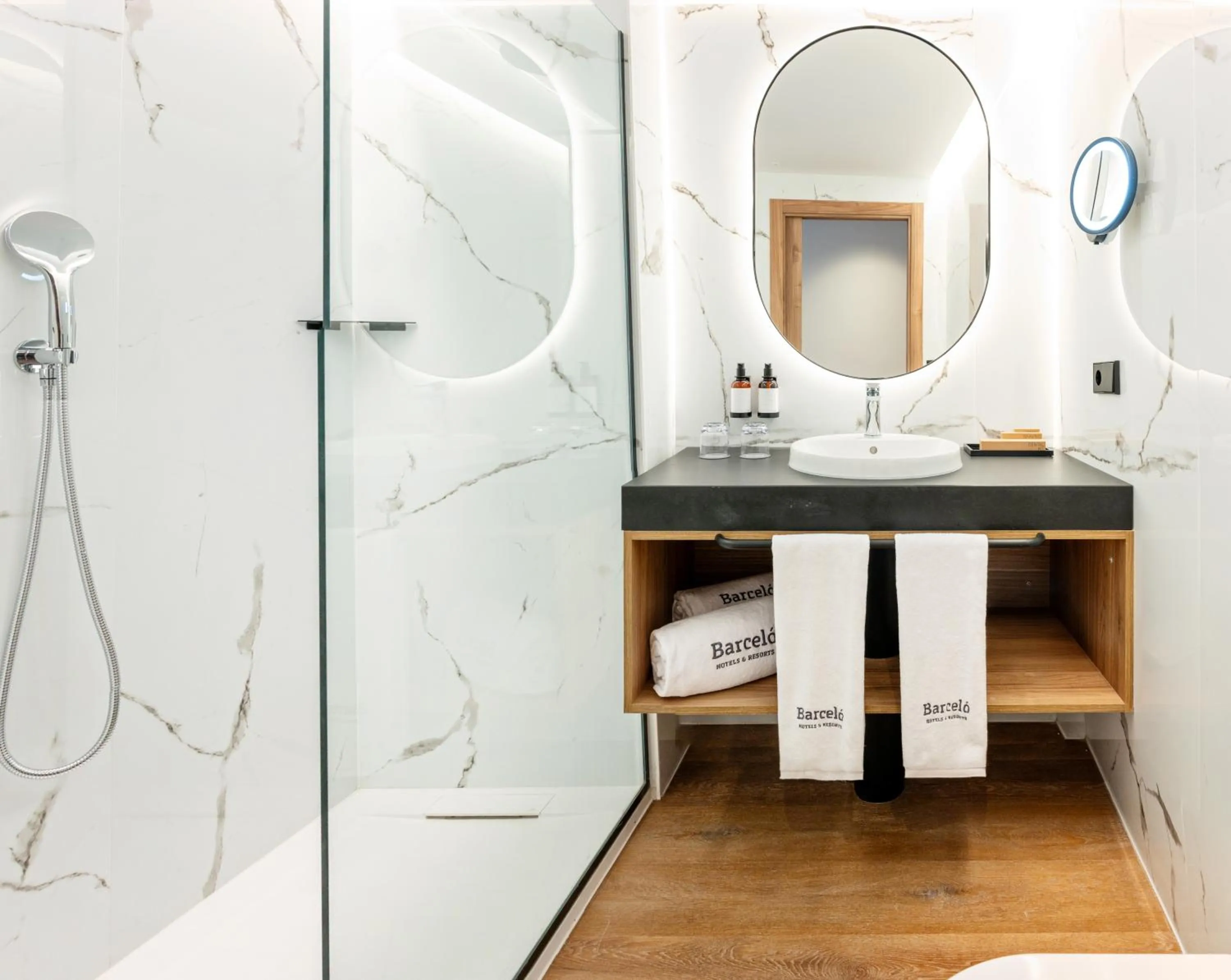 Bathroom in Barceló Santa Cruz Contemporáneo