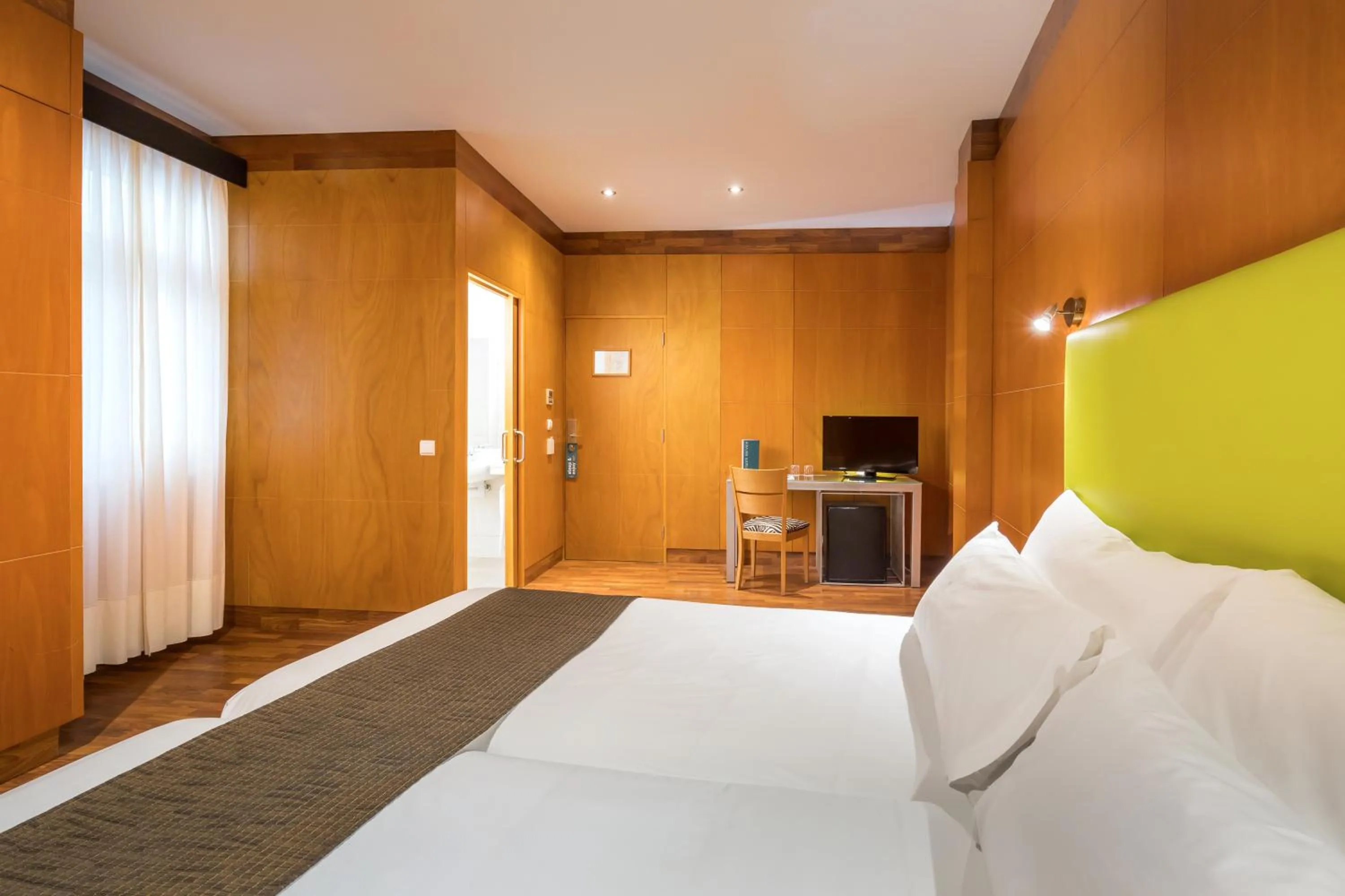 Superior Double or Twin Room in Occidental Santa Cruz Contemporáneo