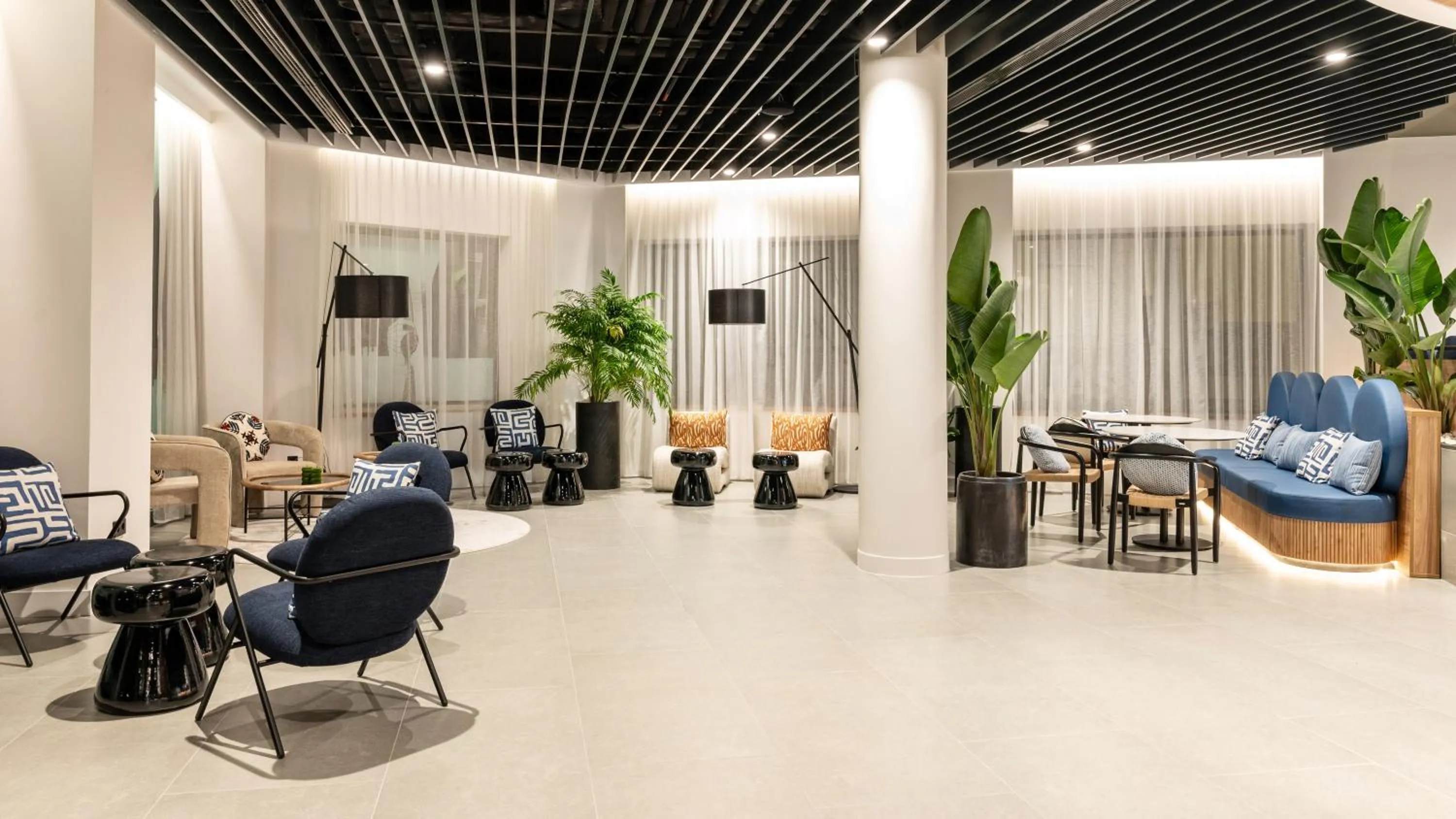 Lounge or bar in Barceló Santa Cruz Contemporáneo