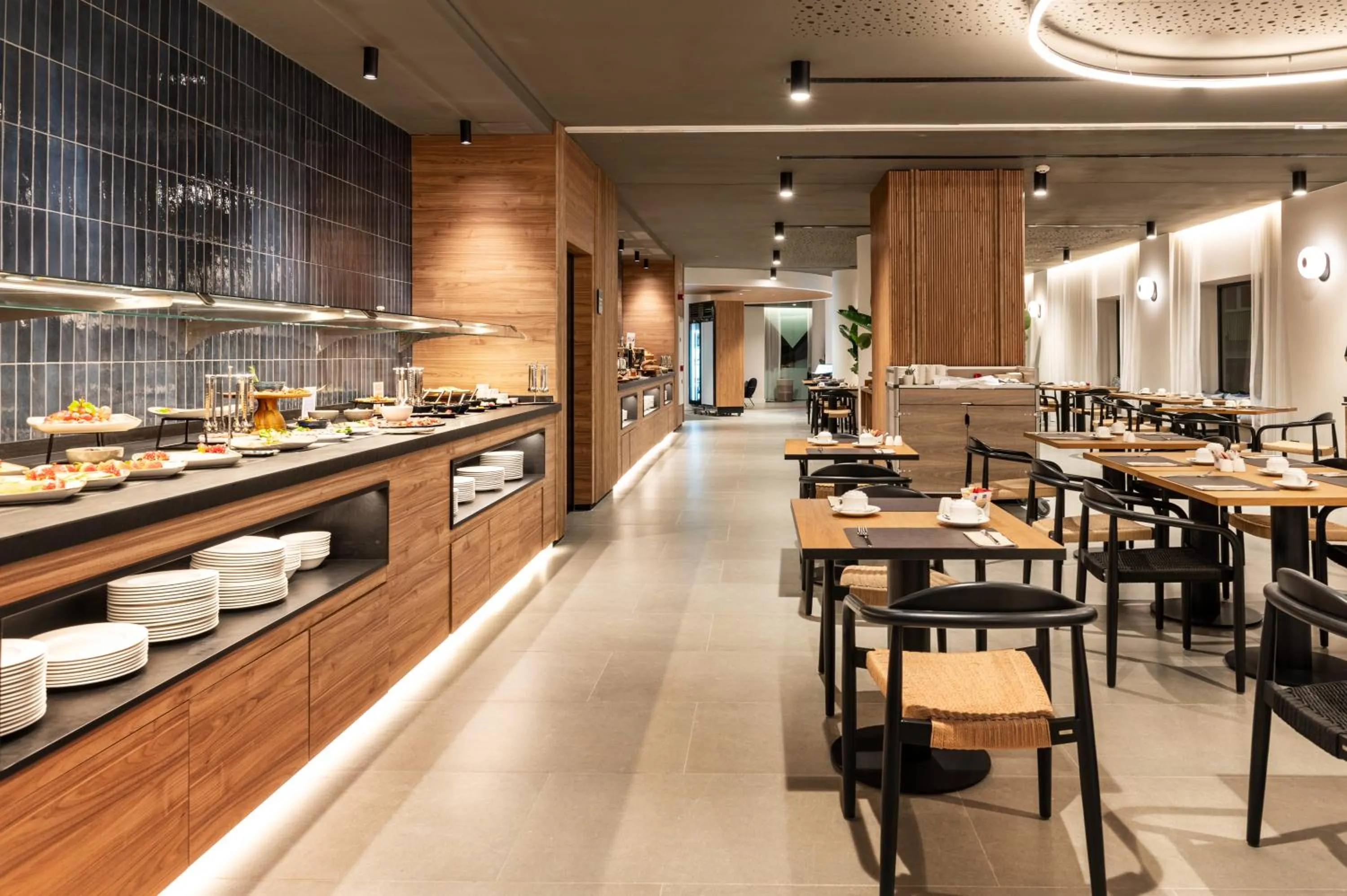 Restaurant/places to eat in Barceló Santa Cruz Contemporáneo