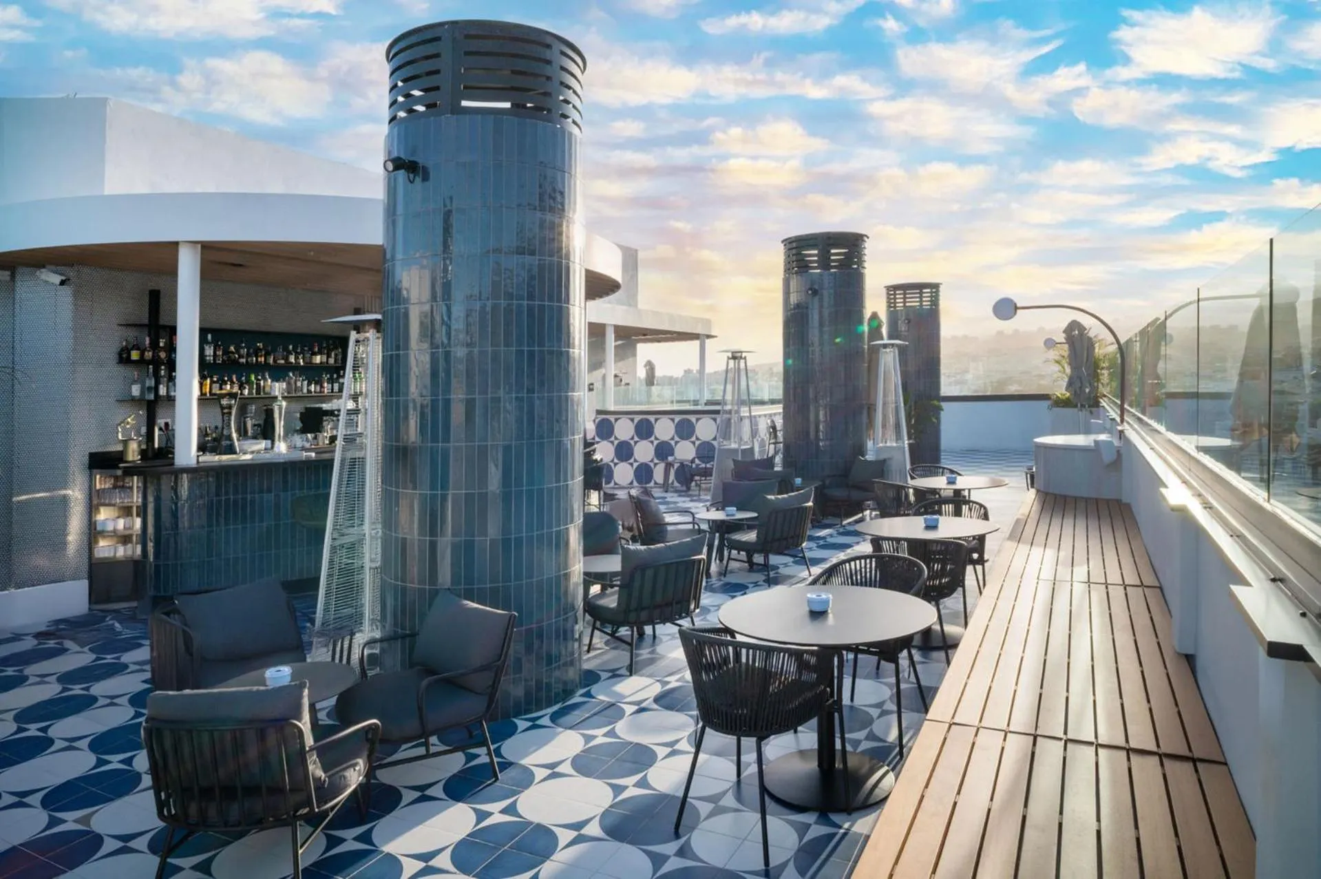 Restaurant/places to eat in Barceló Santa Cruz Contemporáneo