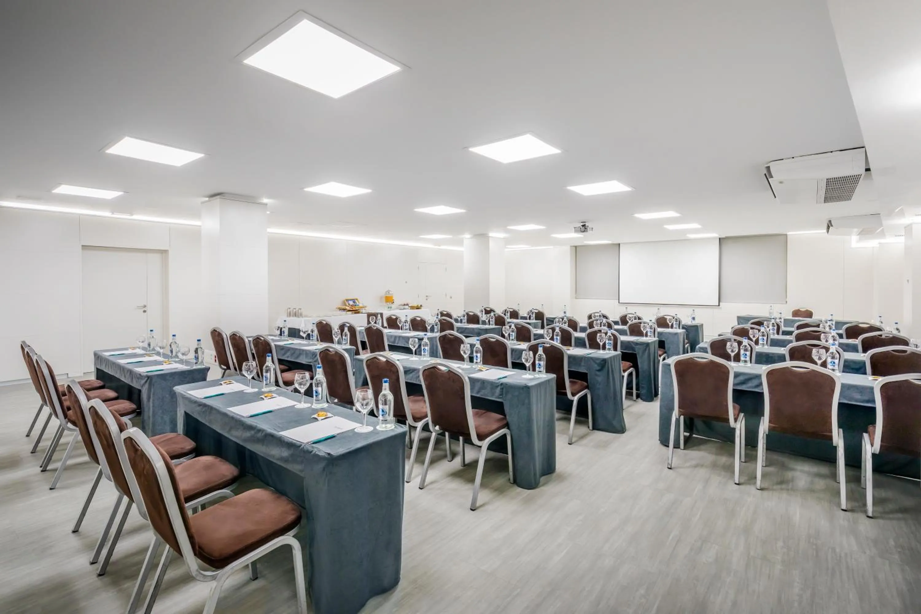 Meeting/conference room in Barceló Santa Cruz Contemporáneo