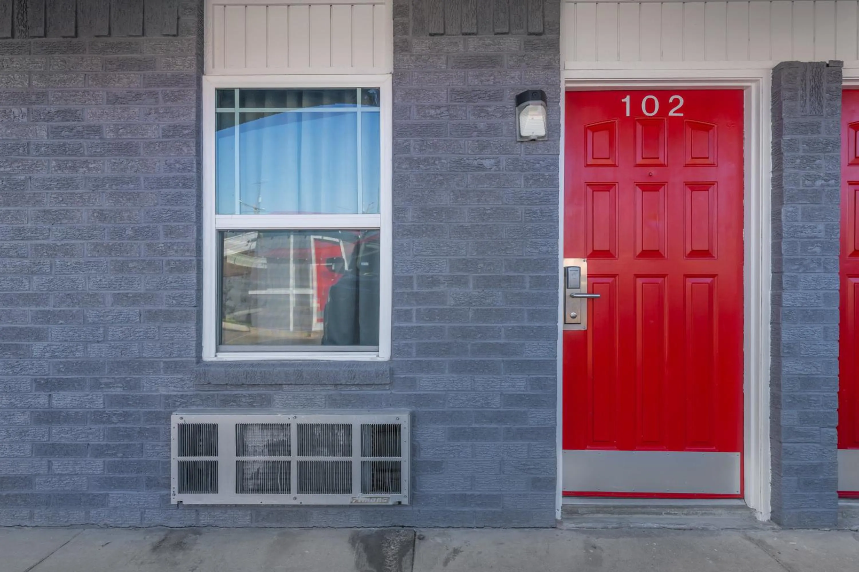 Facade/entrance in Golden Inn Dallas by Hotel O
