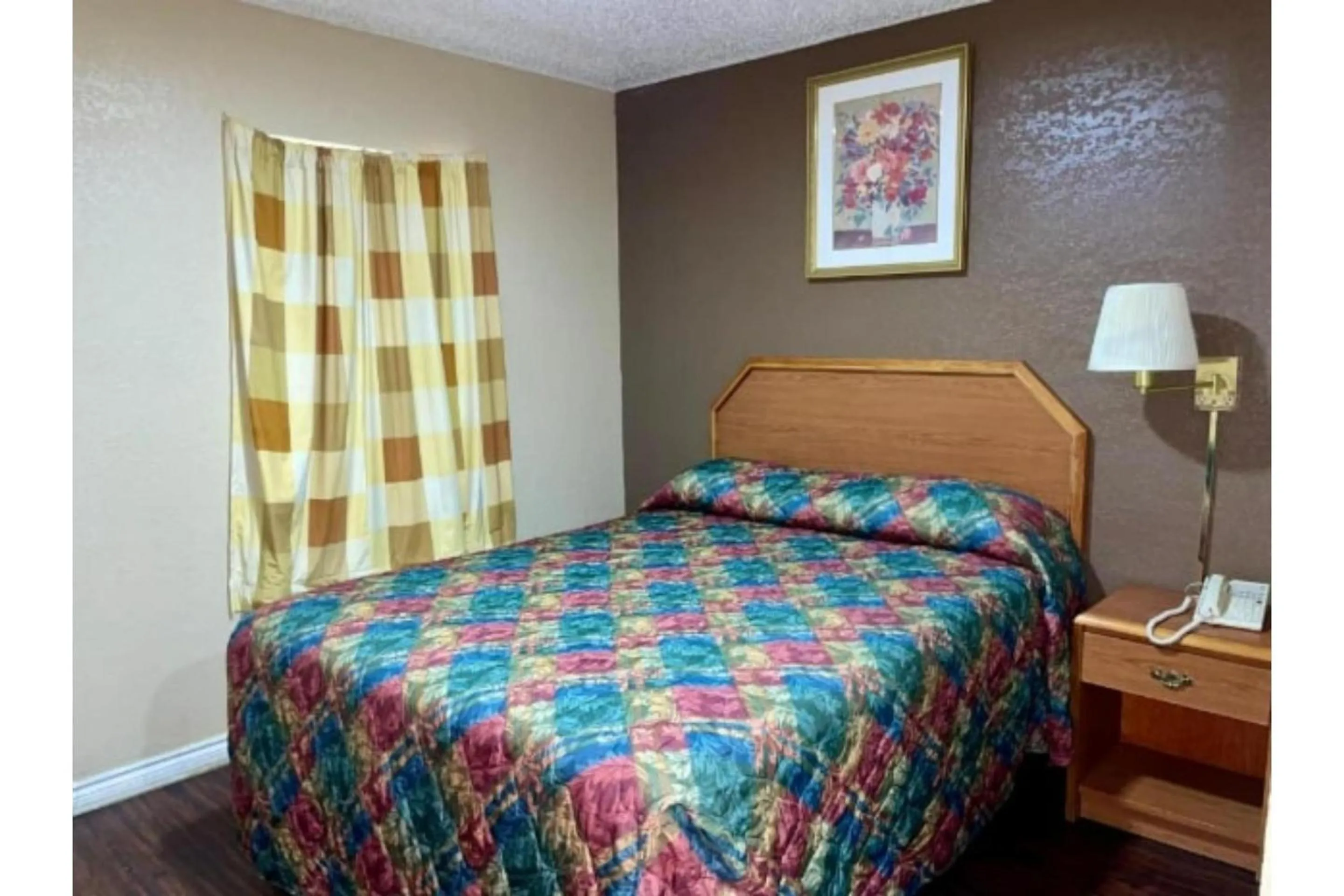 Bedroom, Bed in Golden Inn Dallas by Hotel O