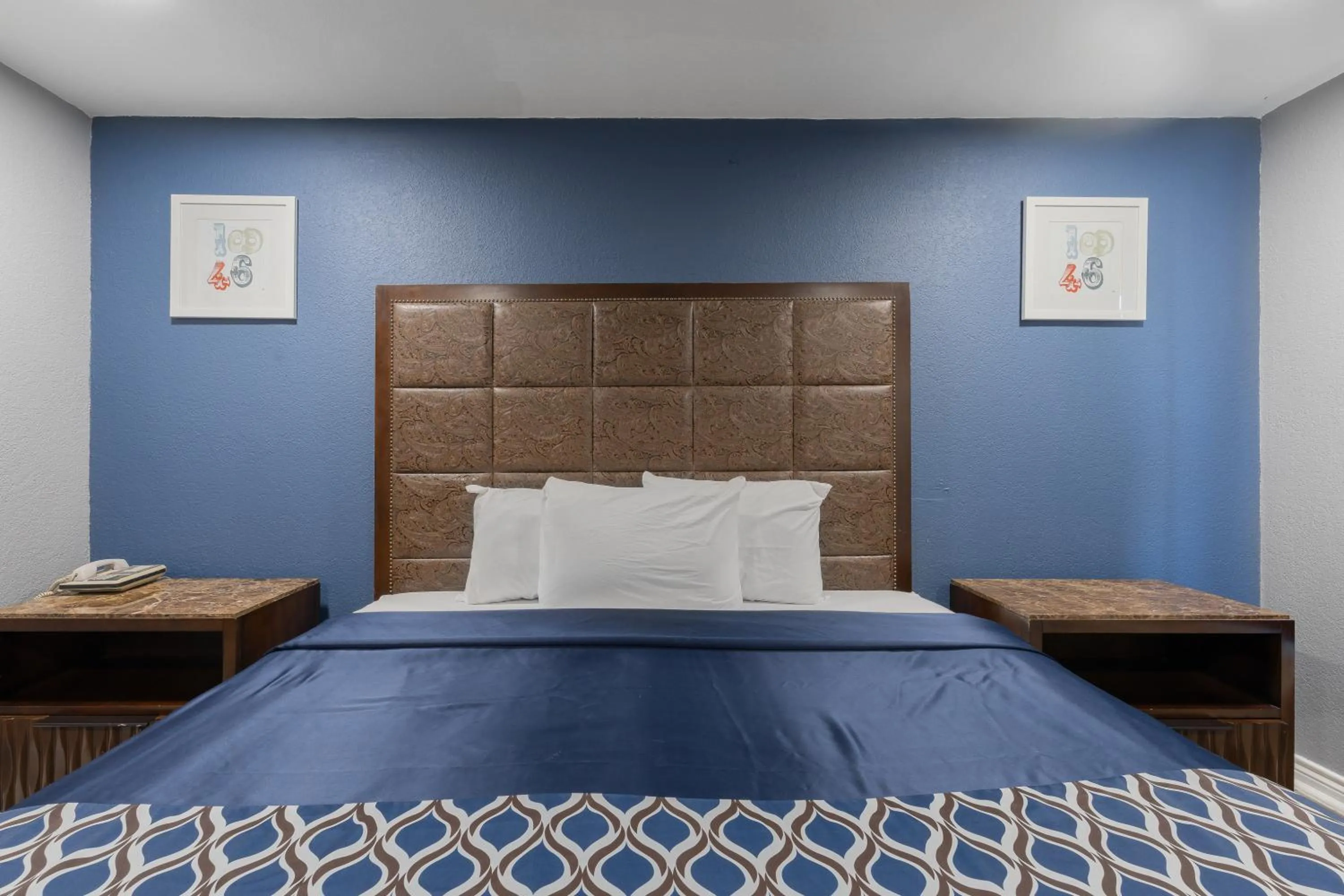 Bed in Golden Inn Dallas by Hotel O