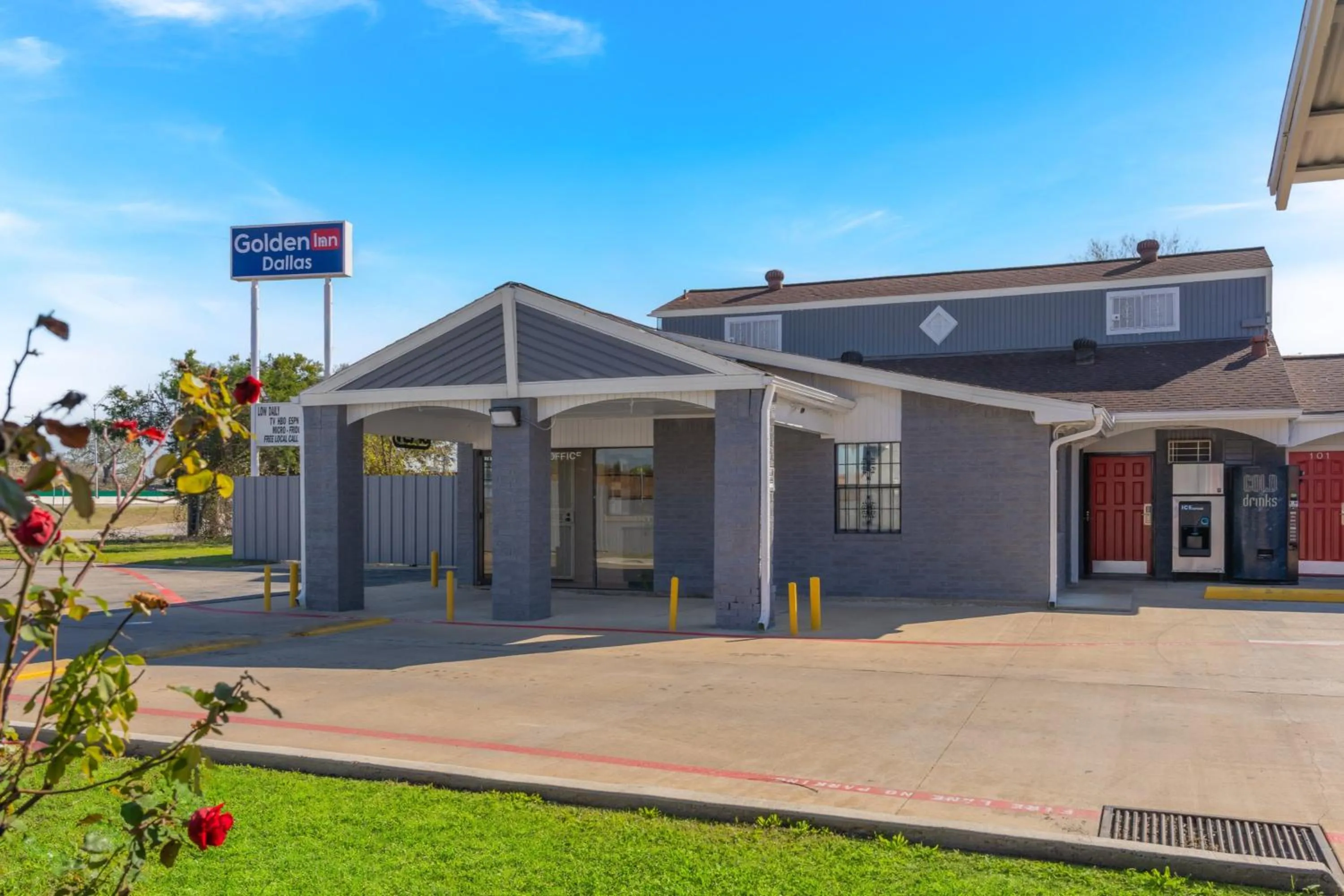 Facade/entrance in Golden Inn Dallas by Hotel O