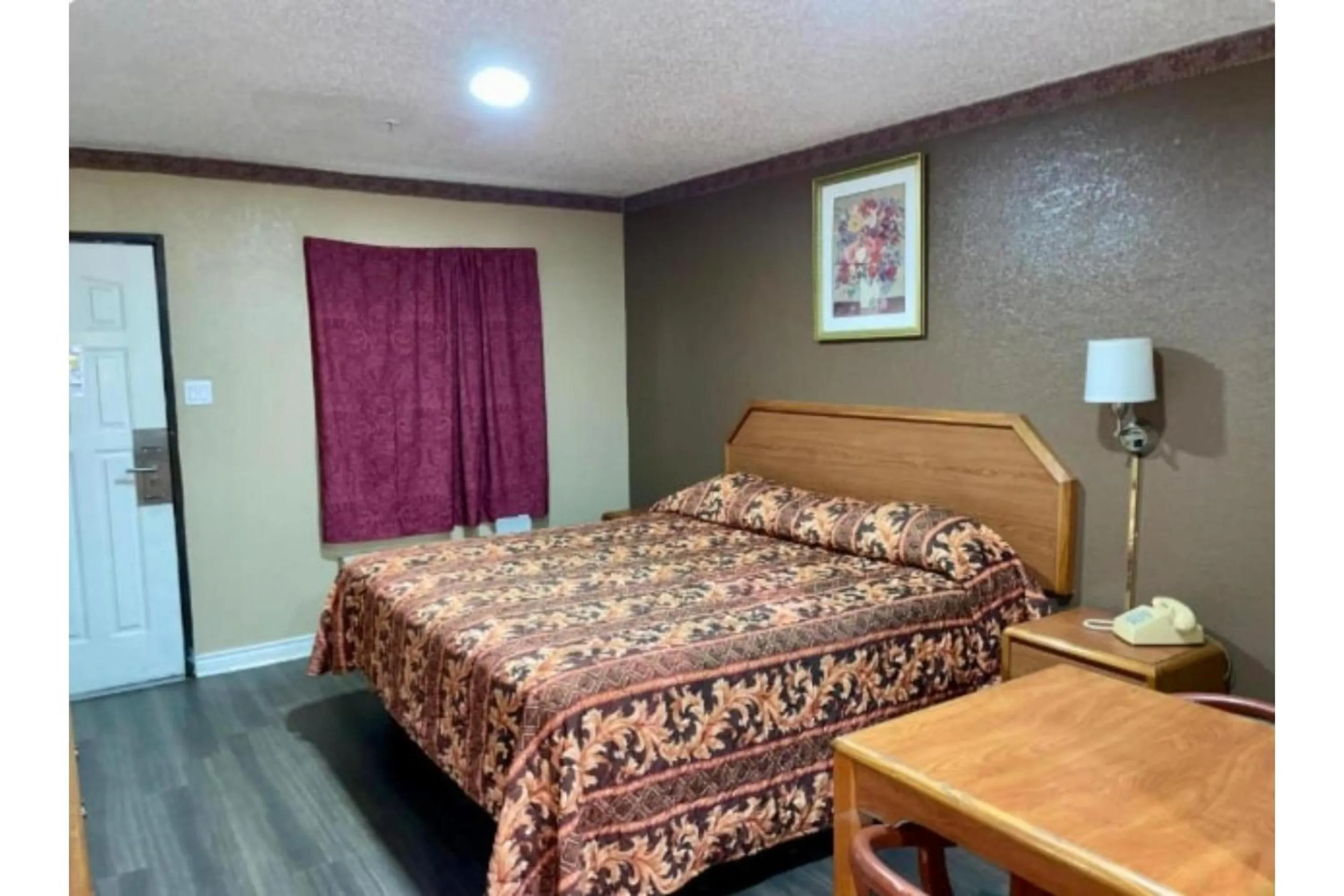 Bedroom, Bed in Golden Inn Dallas by Hotel O