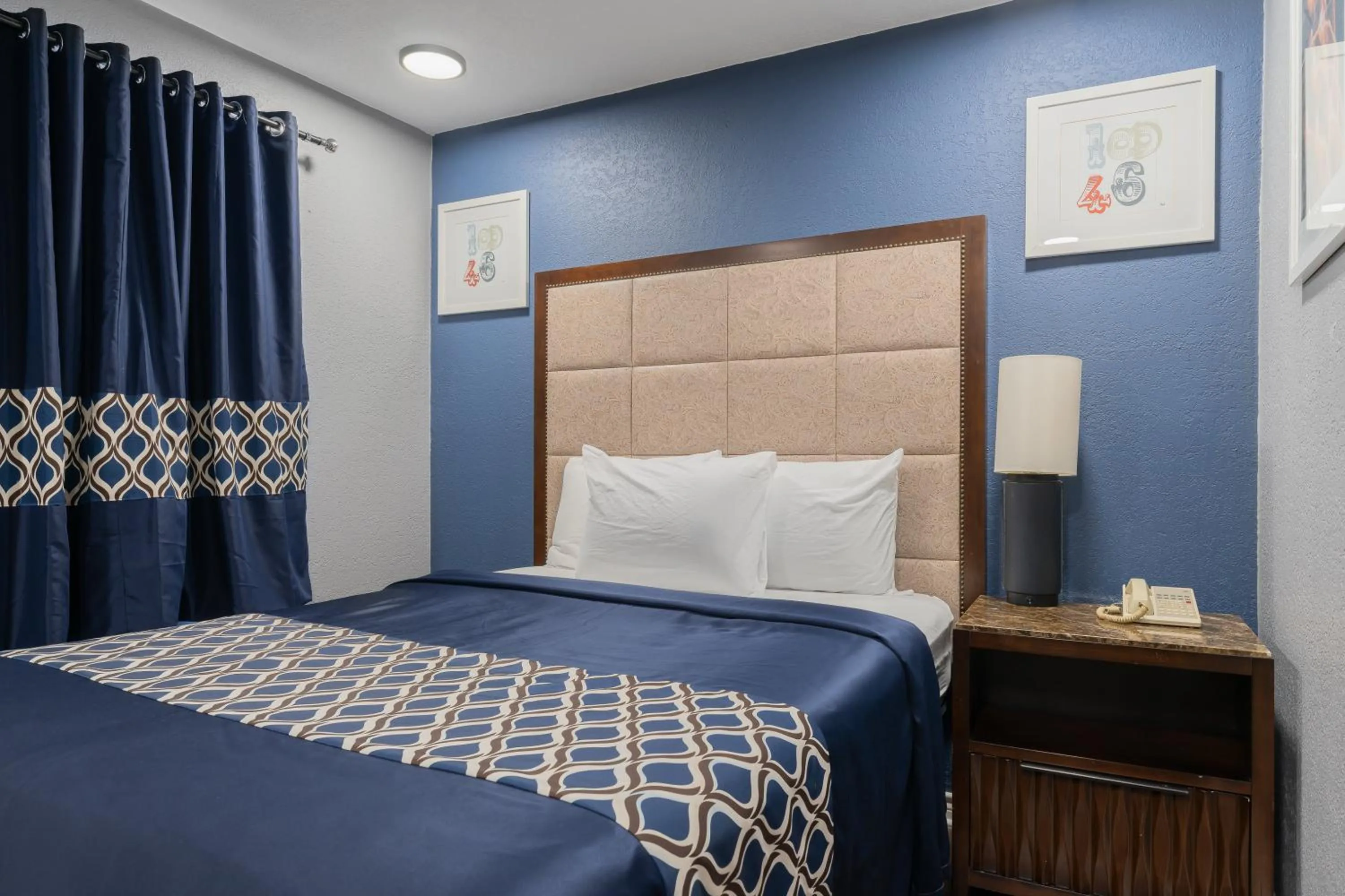 Bed in Golden Inn Dallas by Hotel O