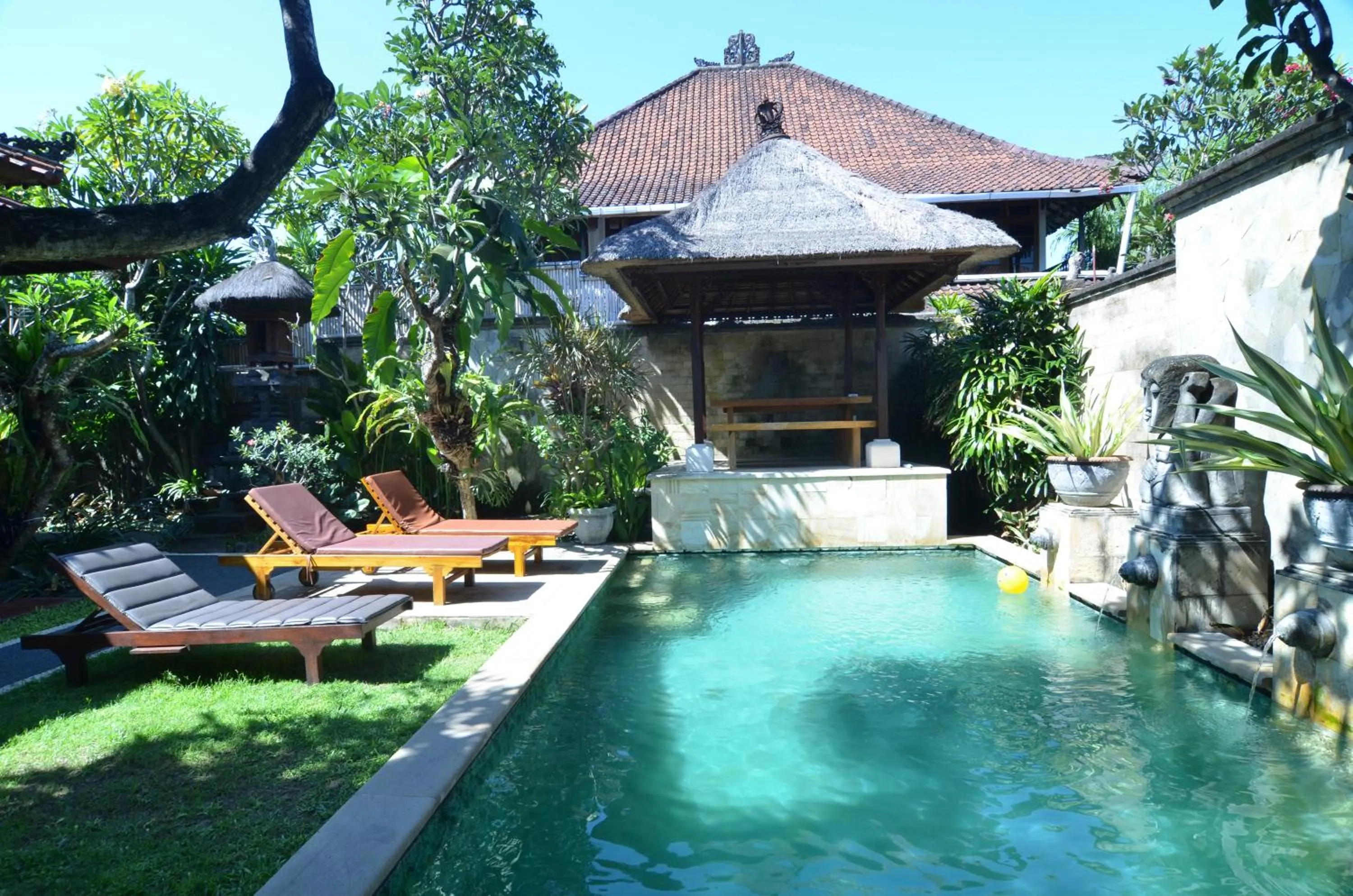 Swimming pool in Ngetis Home Stay