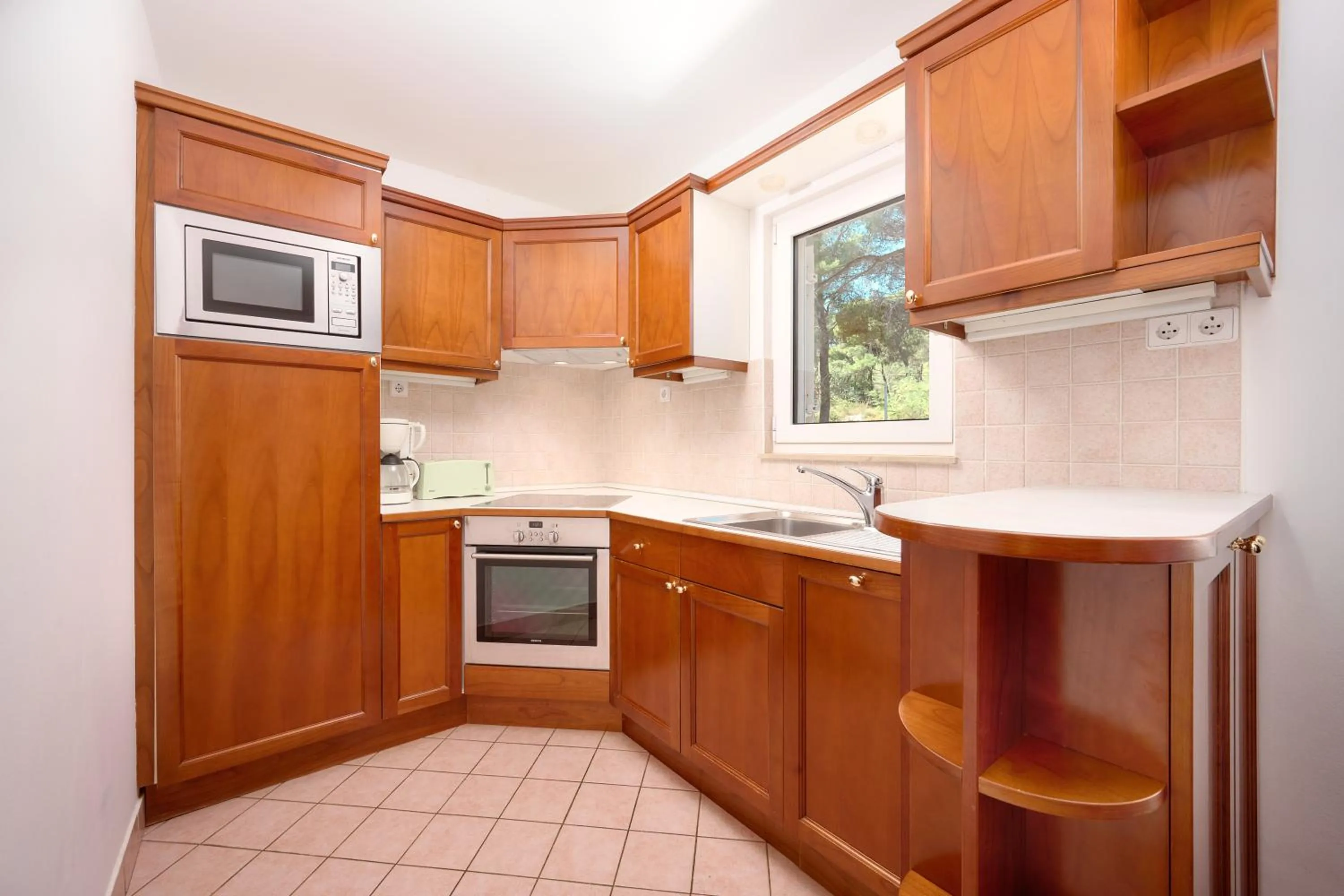 Kitchen or kitchenette in Fontana Bayside Park