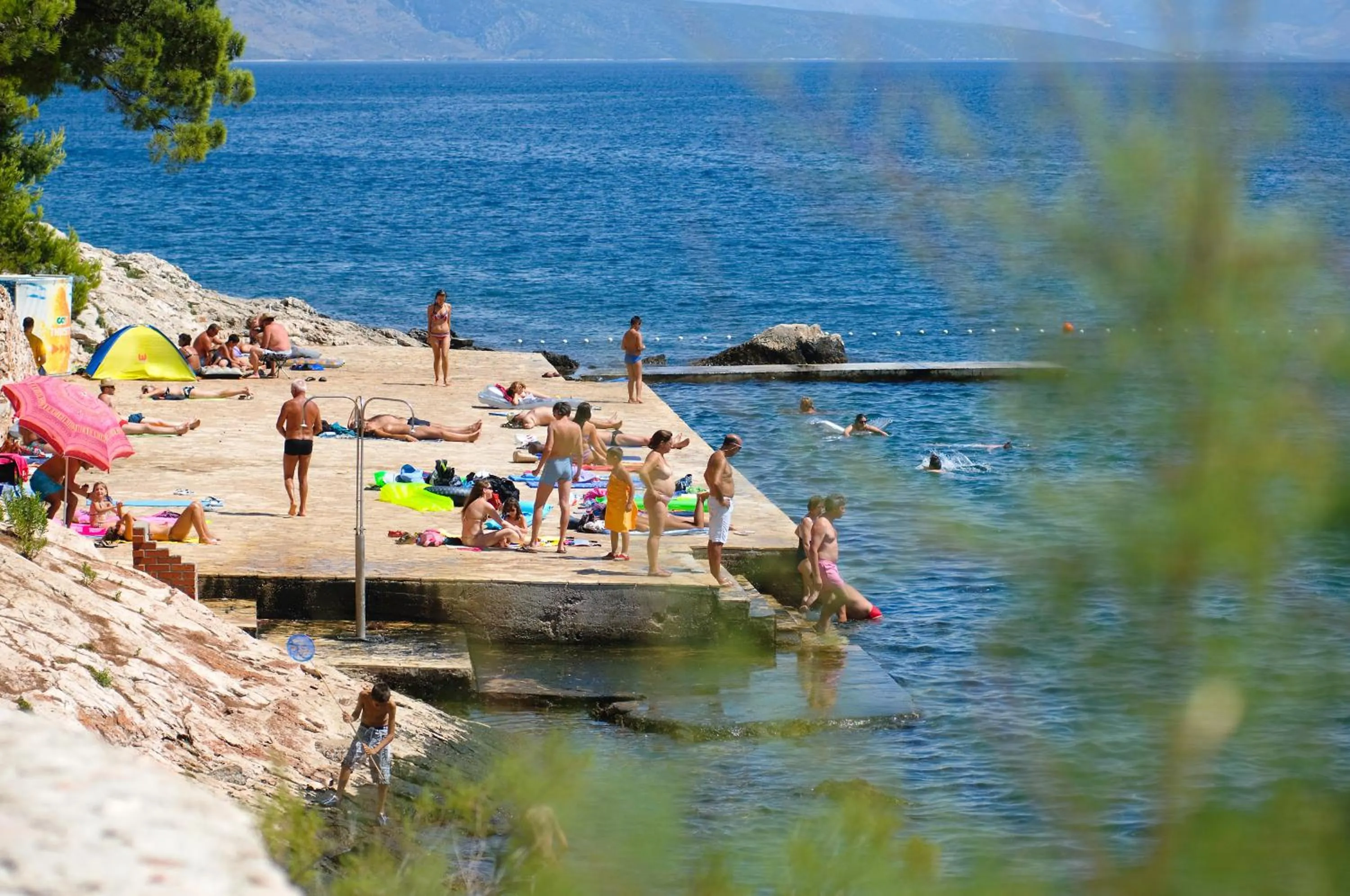 Beach in Fontana Bayside Park