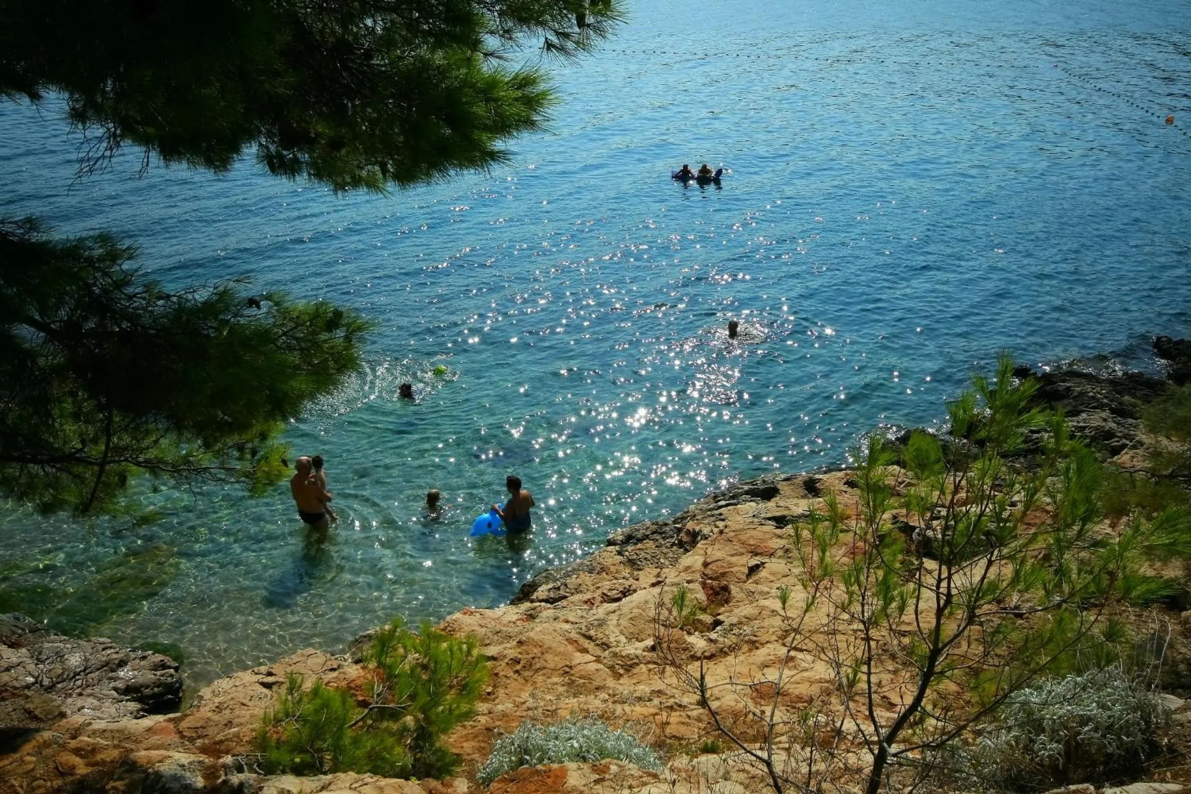 Beach in Fontana Bayside Park