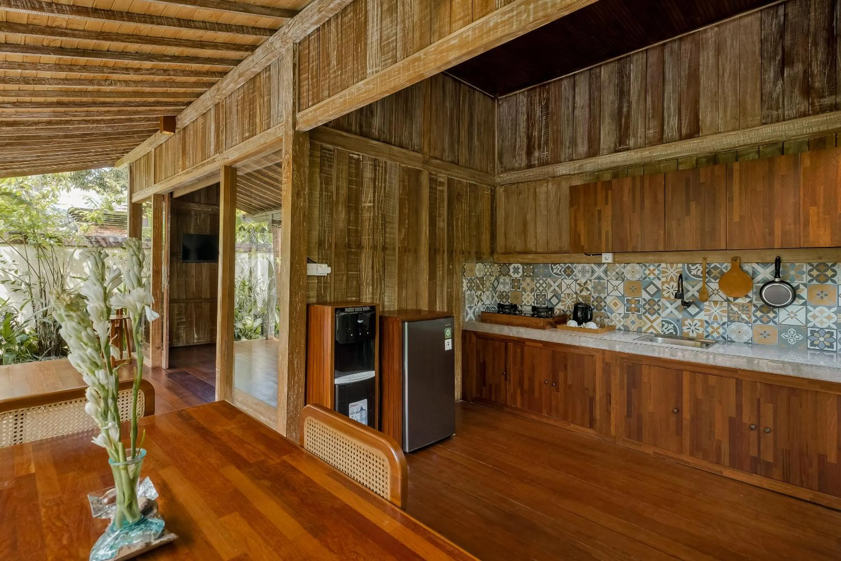 Kitchen or kitchenette in The Ulon Ubud Villa