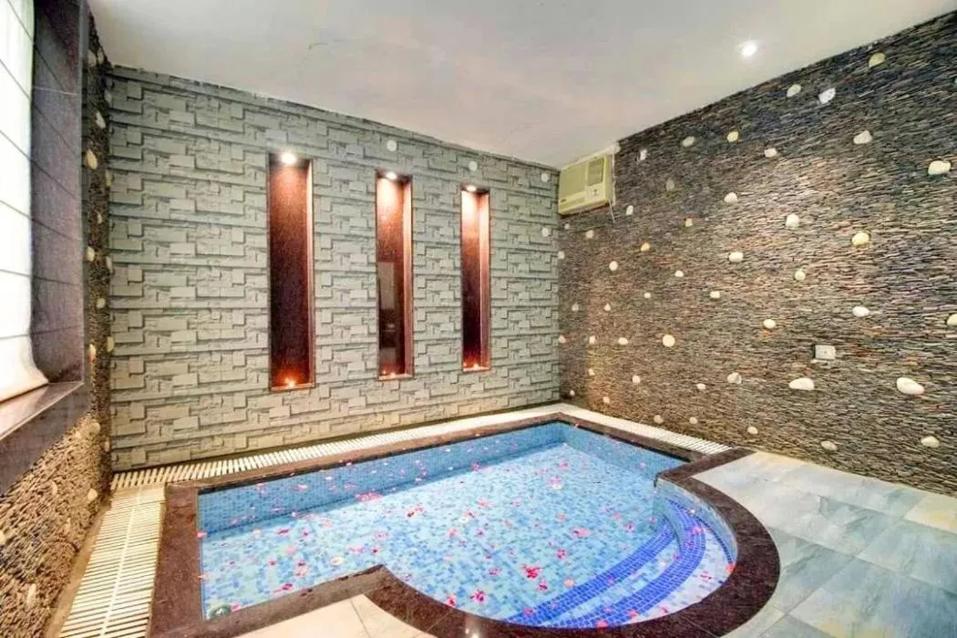 Swimming pool in Maulik Mansion Resort