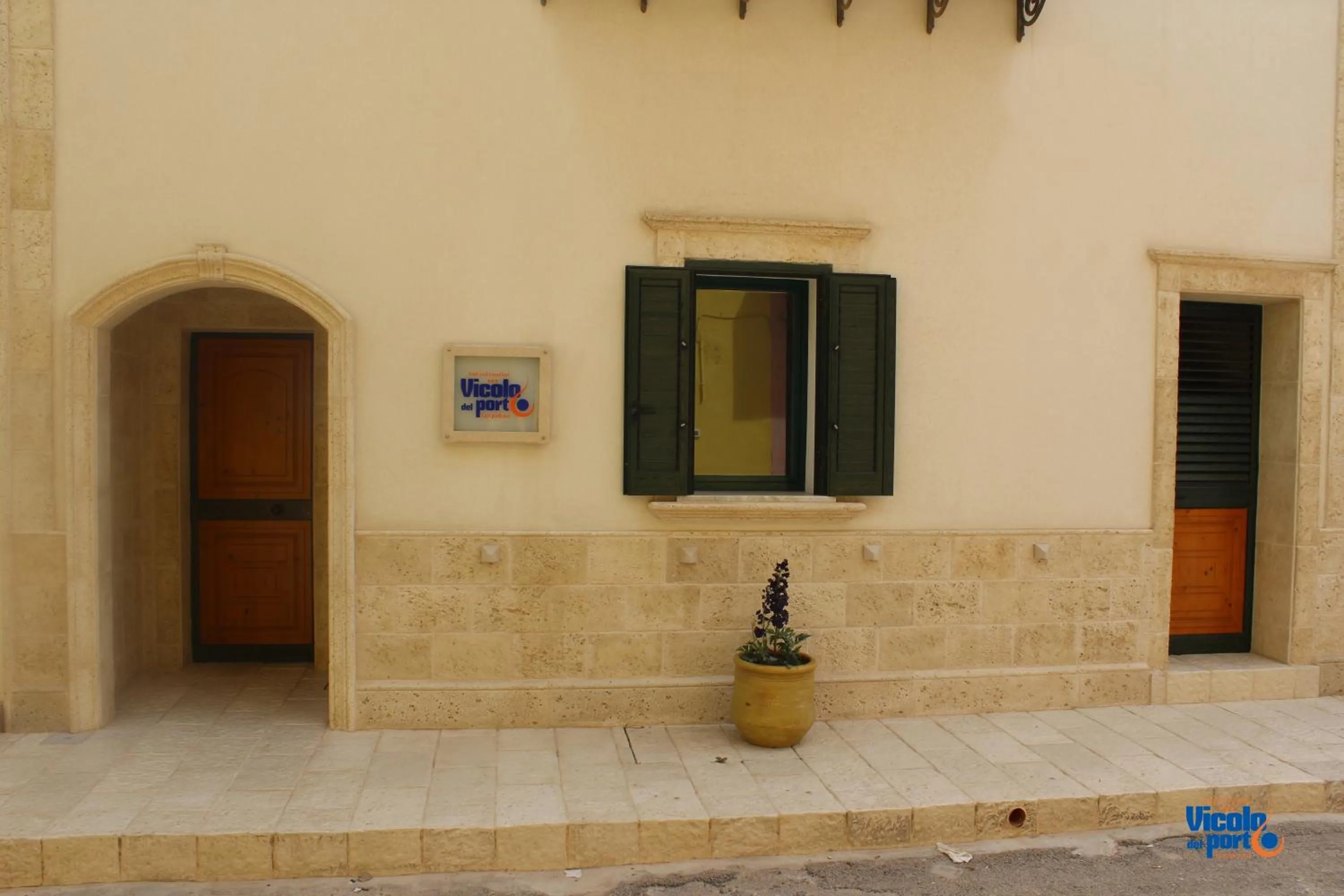 Facade/entrance in Vicolo del Porto