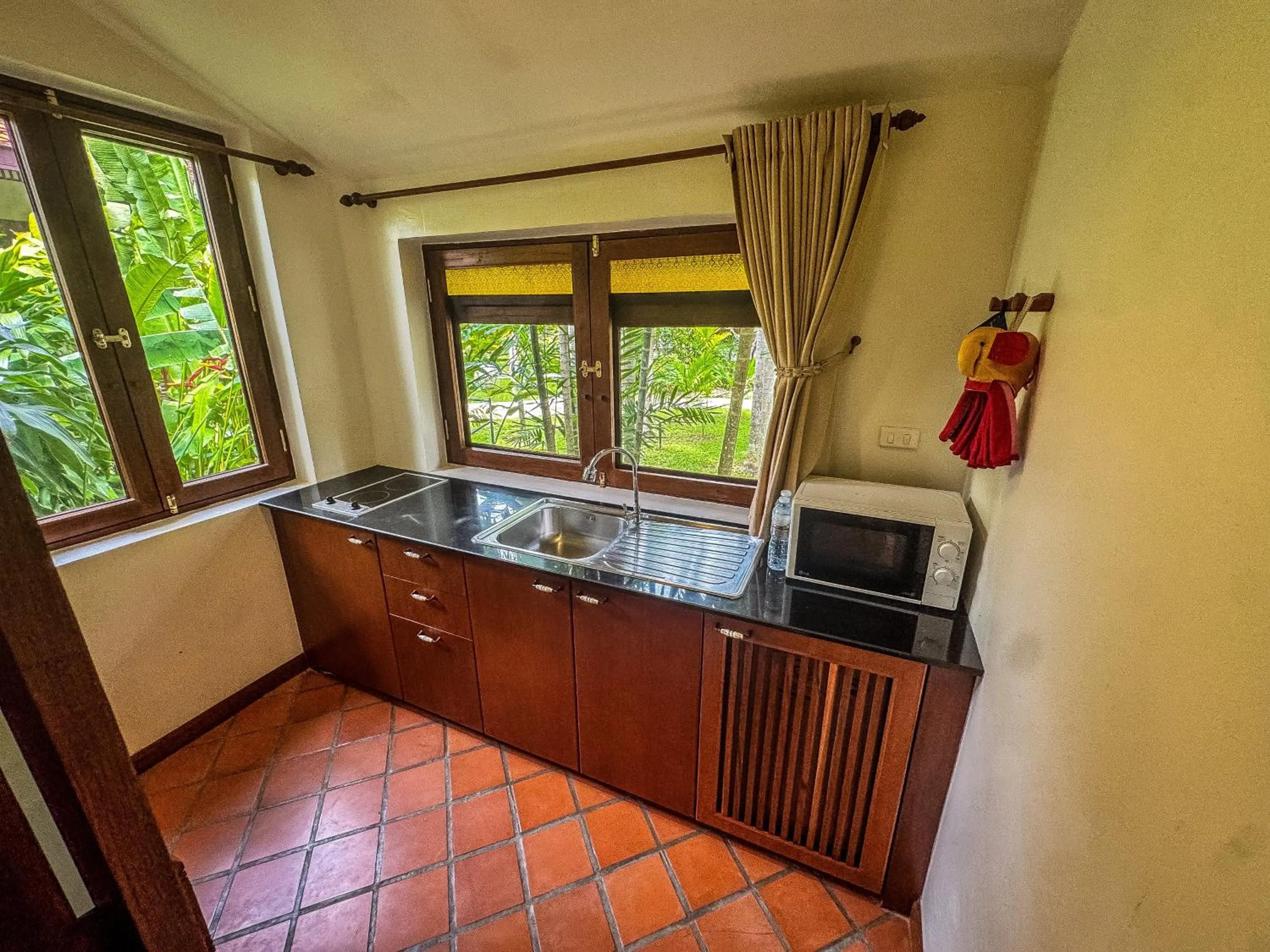 Kitchen or kitchenette in Baan Thai Lanta Resort
