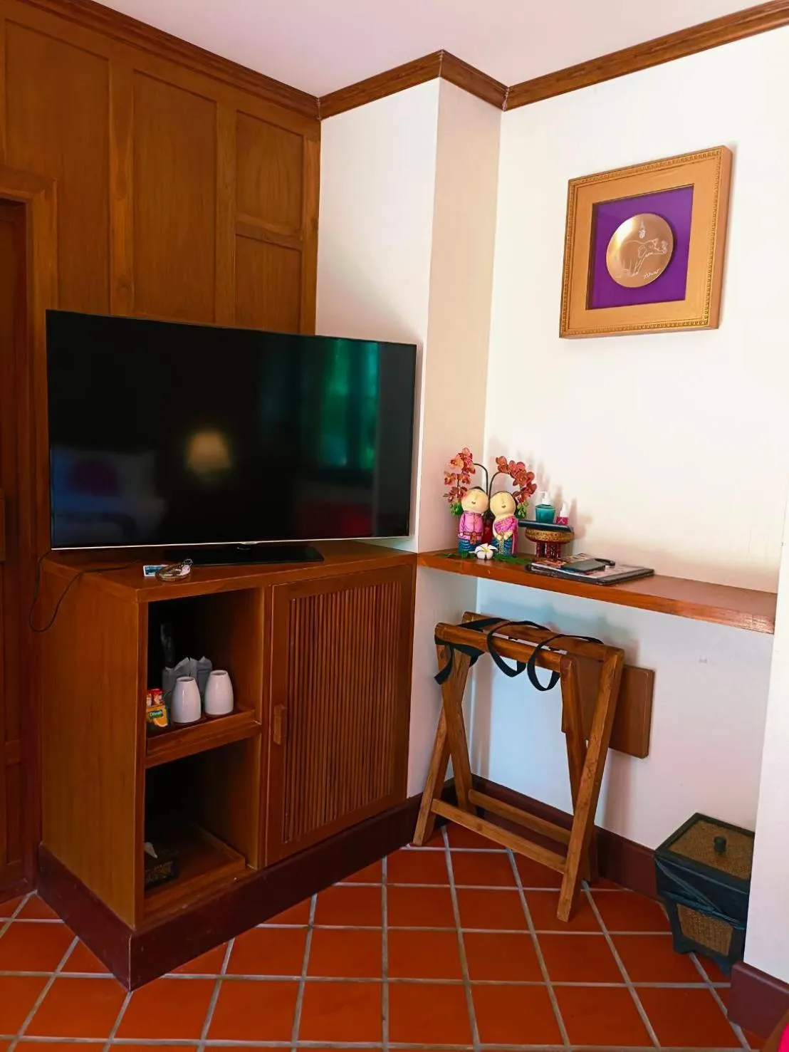 TV and multimedia in Baan Thai Lanta Resort