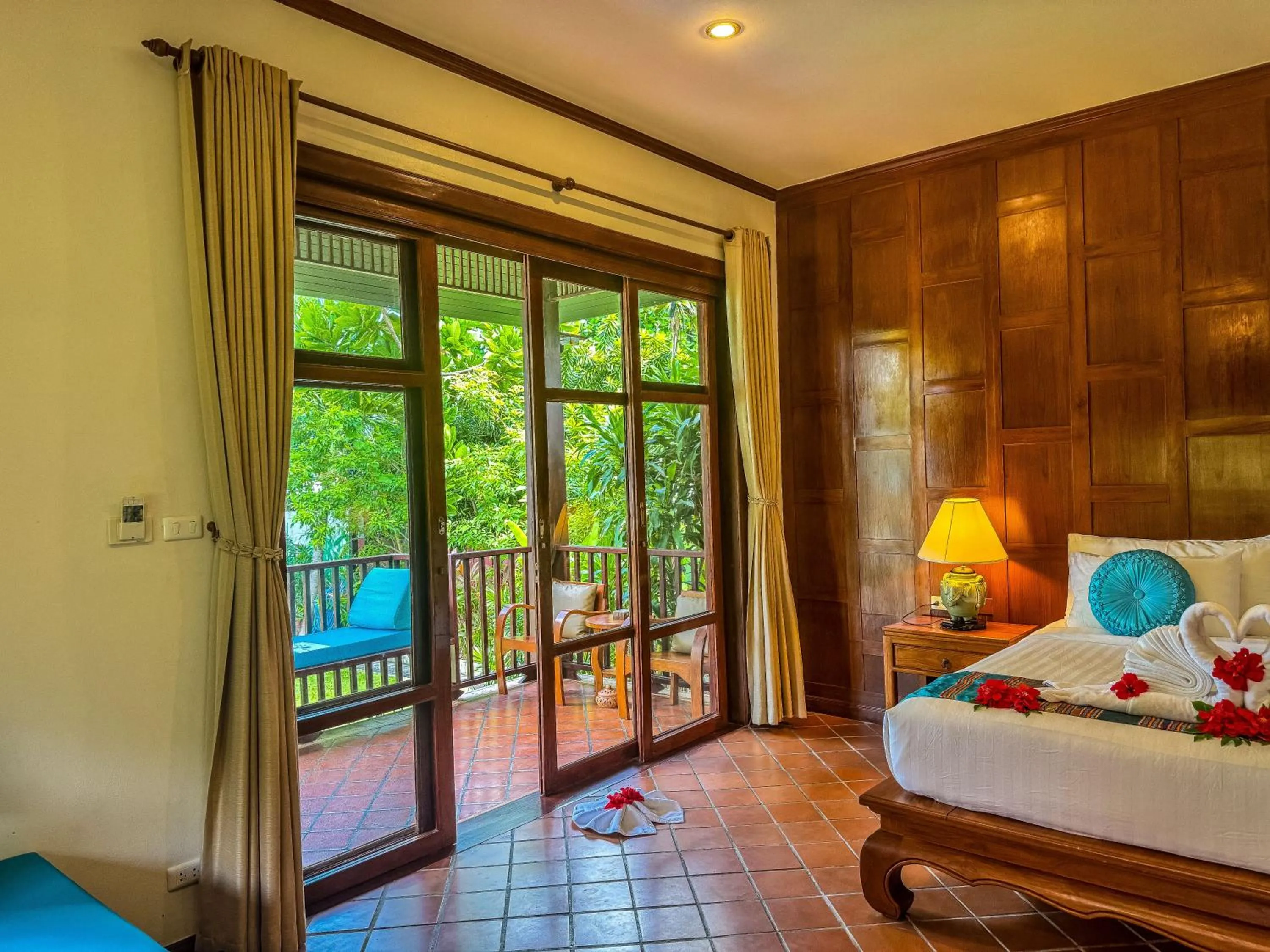 Balcony/Terrace, Bed in Baan Thai Lanta Resort