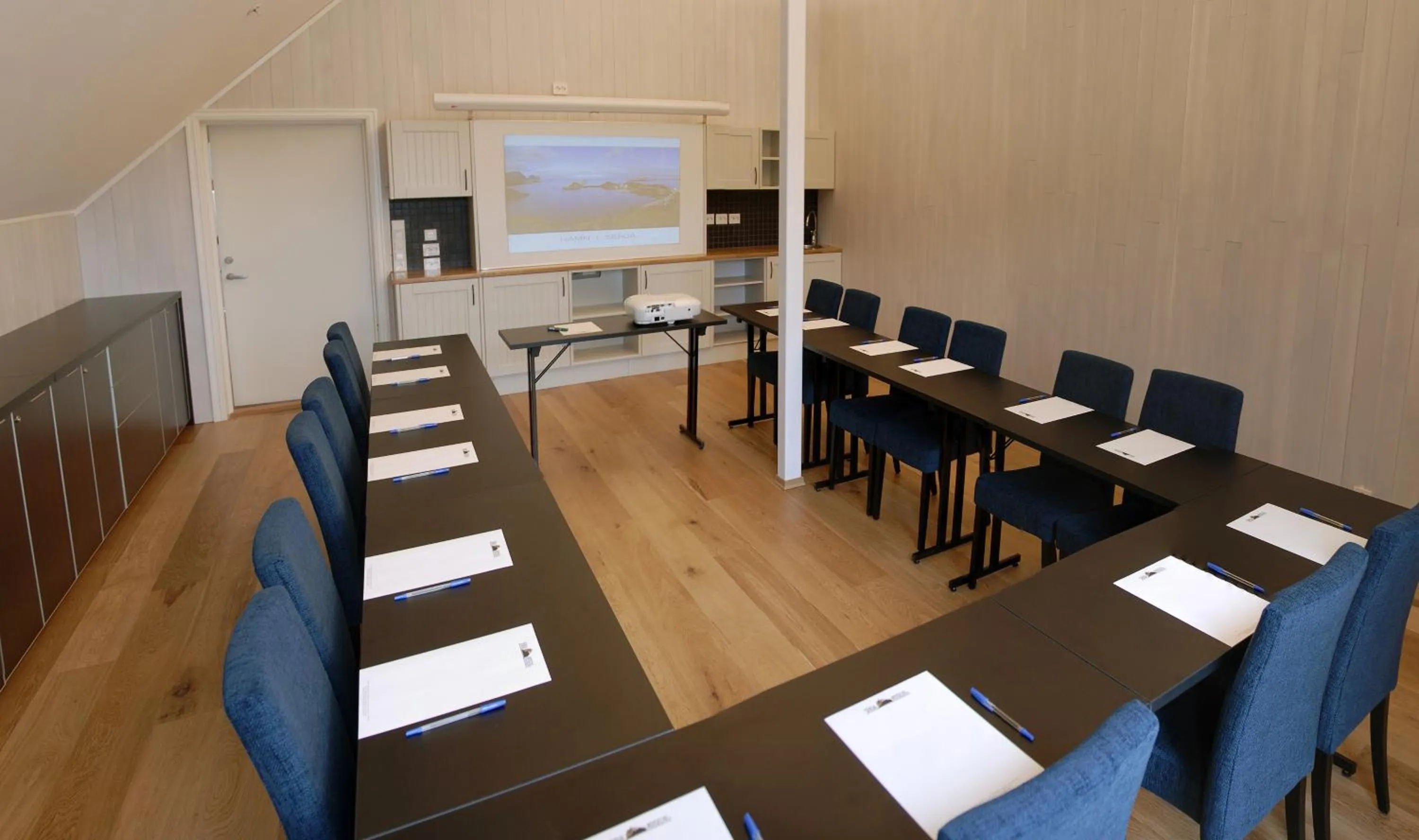 Business facilities in Hamn i Senja