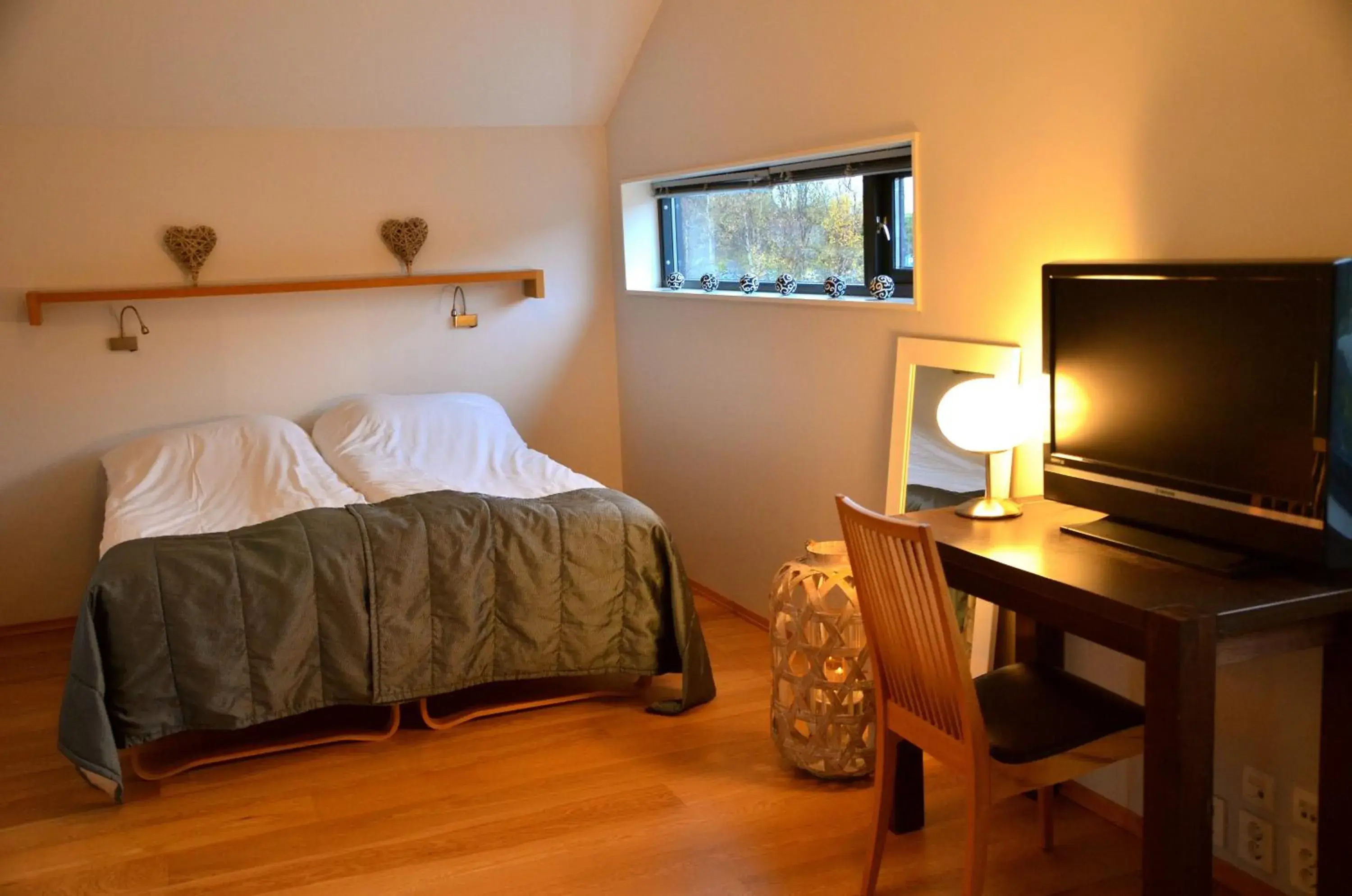 Studio room 23 sqm (small window but no view) in Hamn i Senja Studio room 23 sqm (small window but no view) in Hamn i Senja