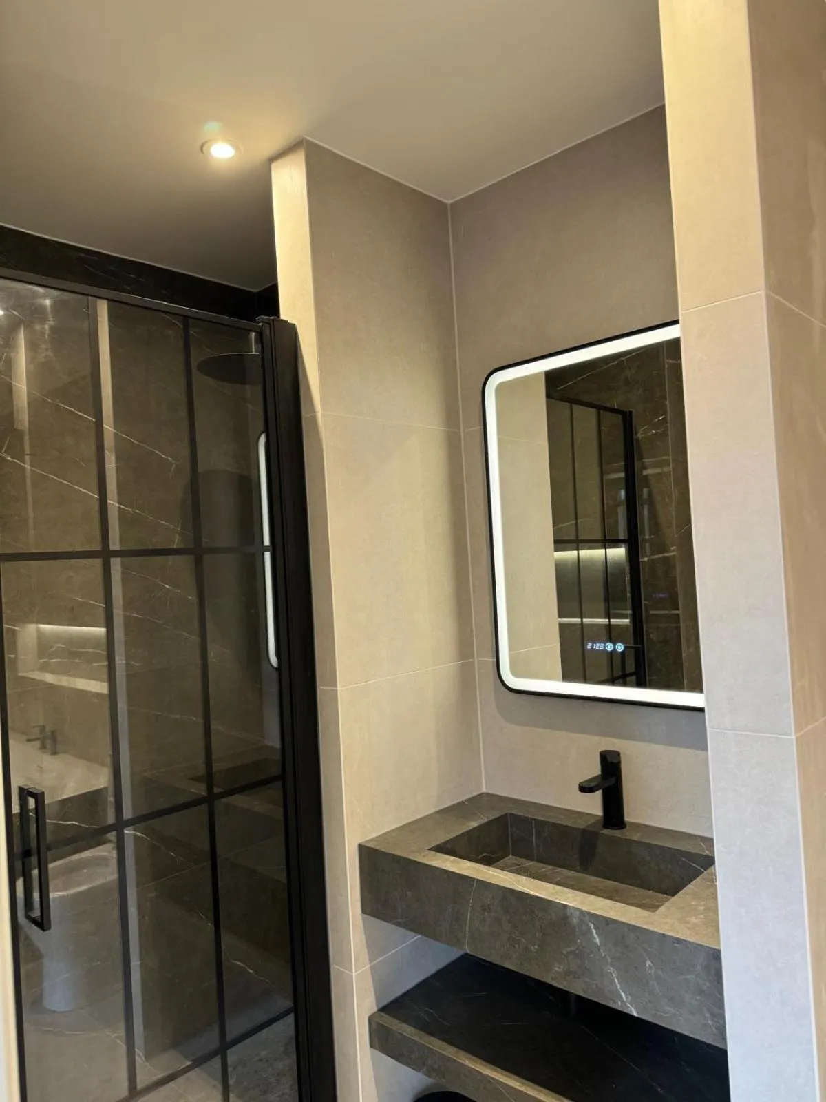 Bathroom in The Seven Chester