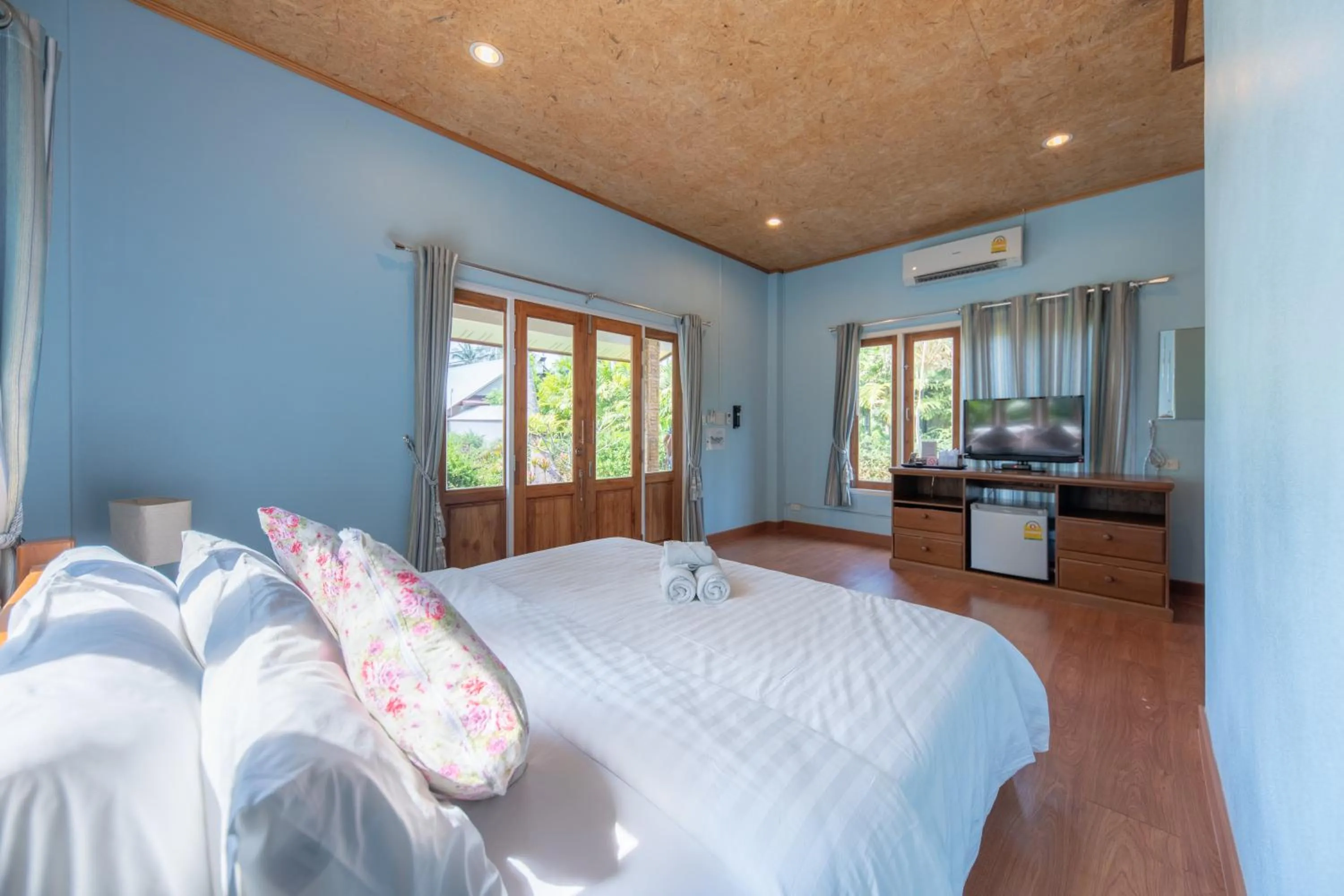 Bed in Seafar Resort