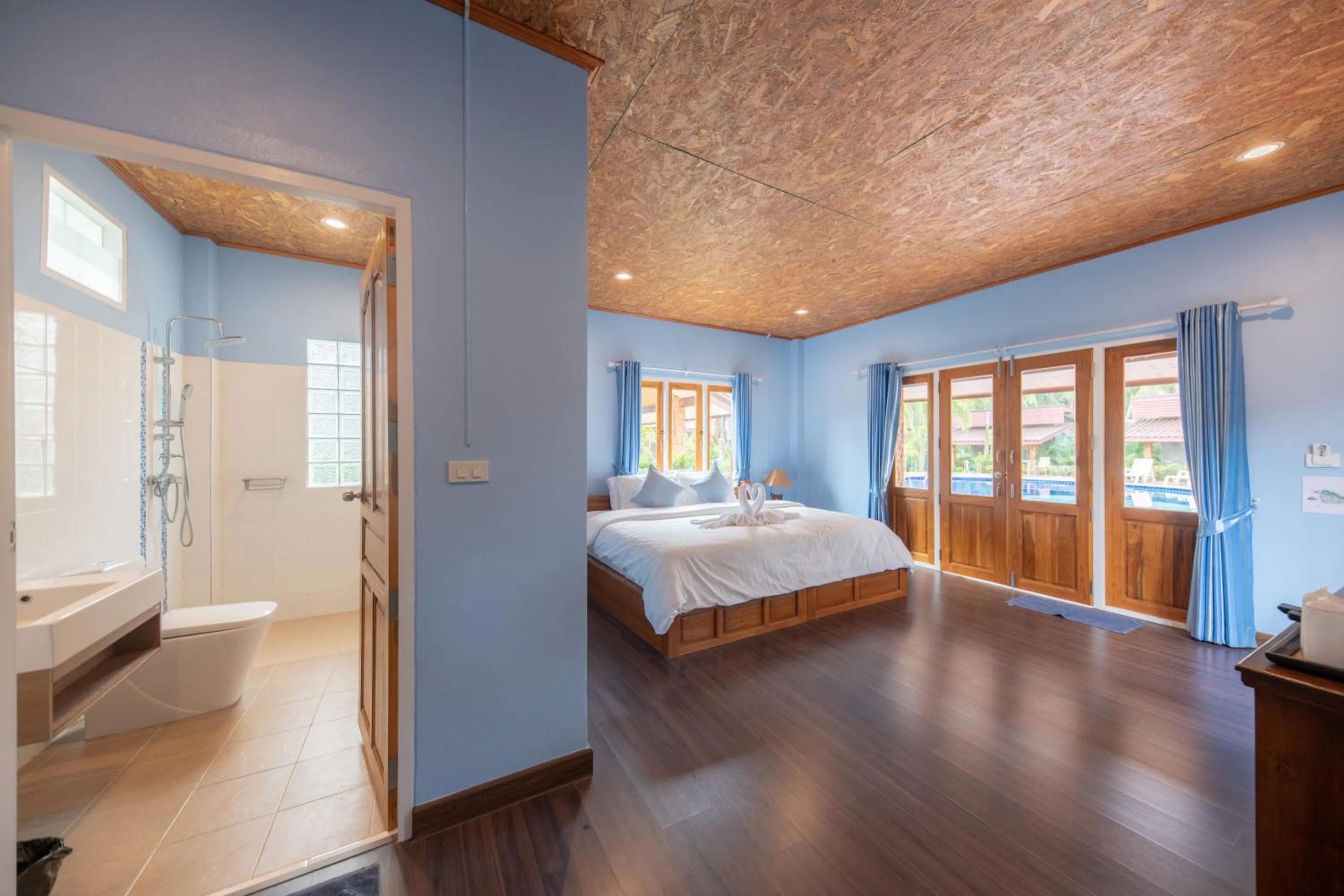 Toilet, Bed in Seafar Resort