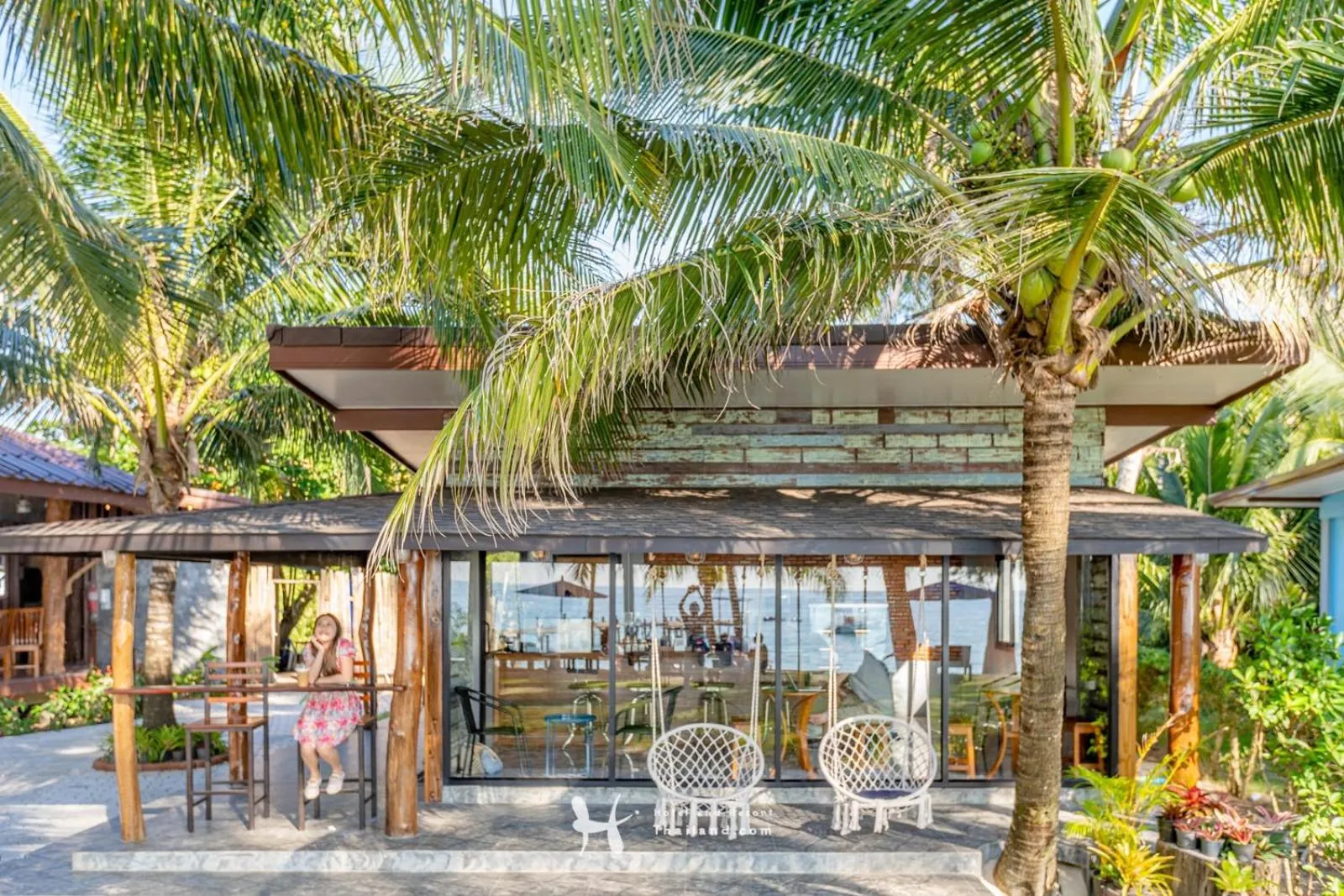 Restaurant/places to eat in Seafar Resort