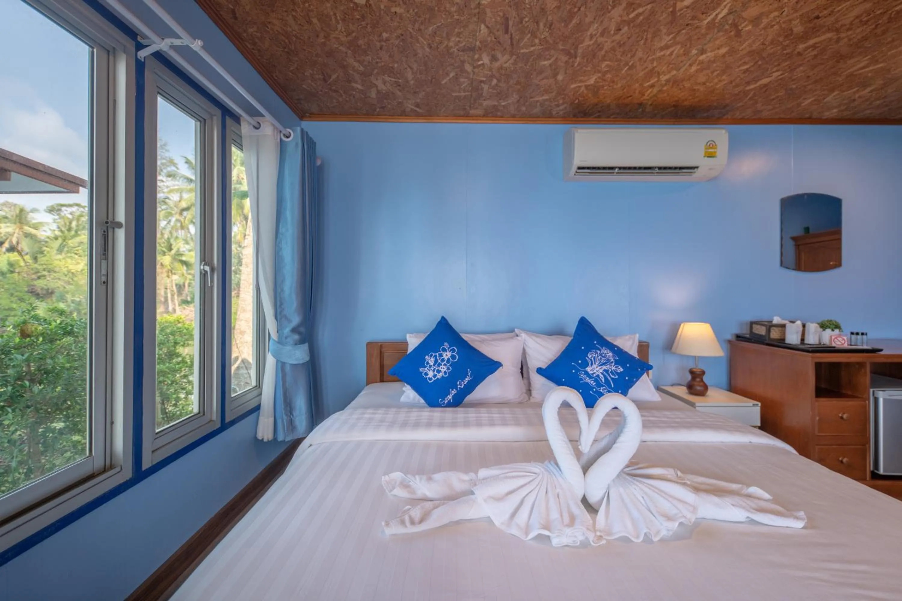 Photo of the whole room, Bed in Seafar Resort