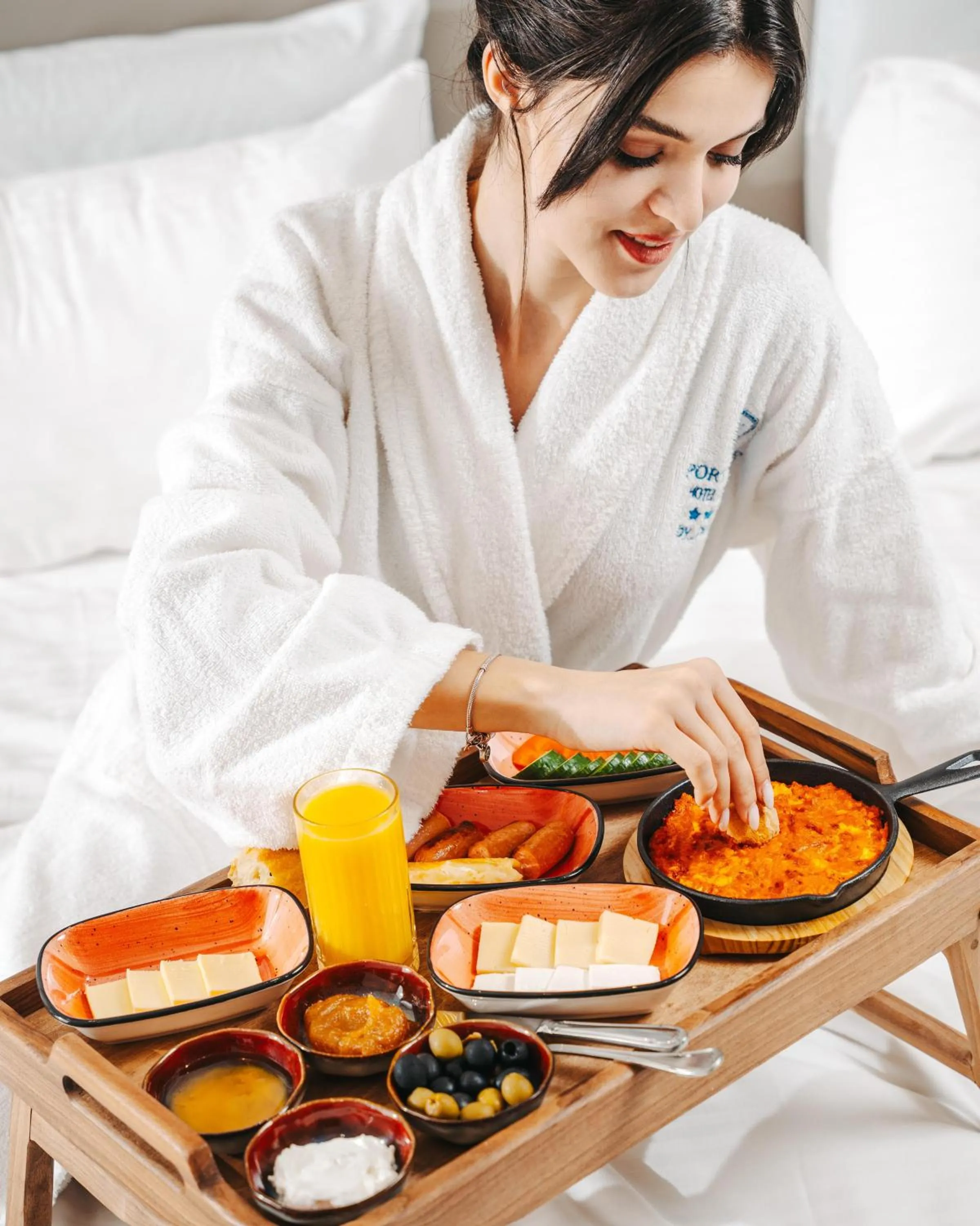 Food and drinks in Port Marine Hotel By HOLLYWOOD