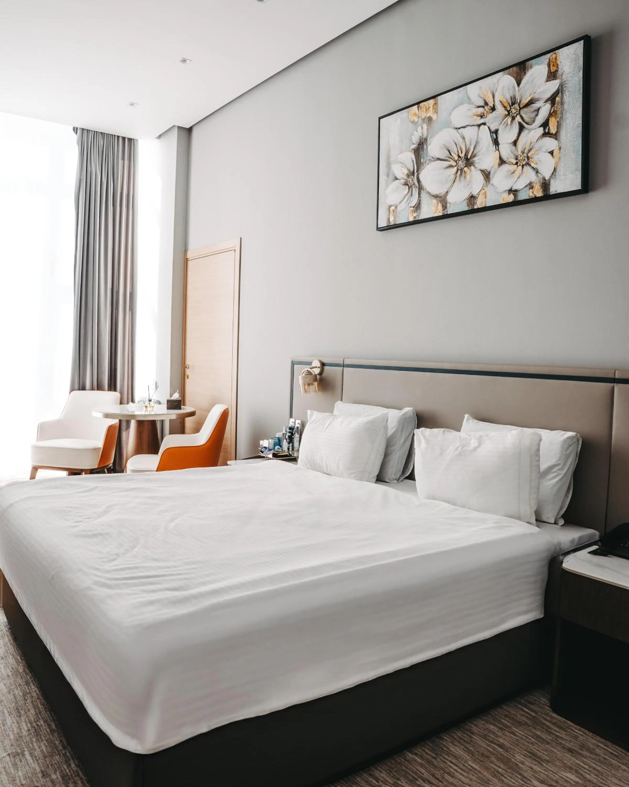 Bedroom, Bed in Port Marine Hotel By HOLLYWOOD