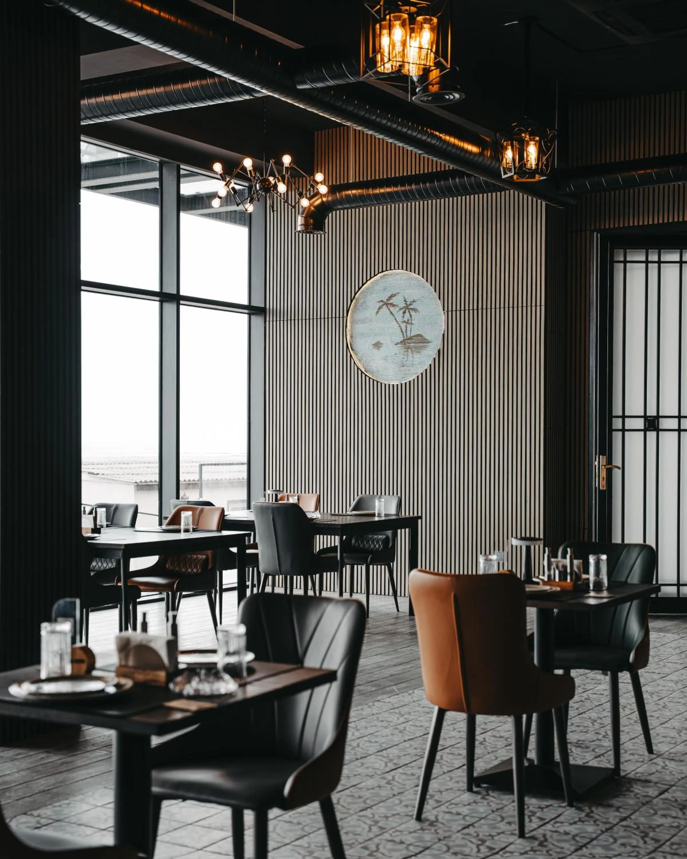 Restaurant/places to eat in Port Marine Hotel By HOLLYWOOD