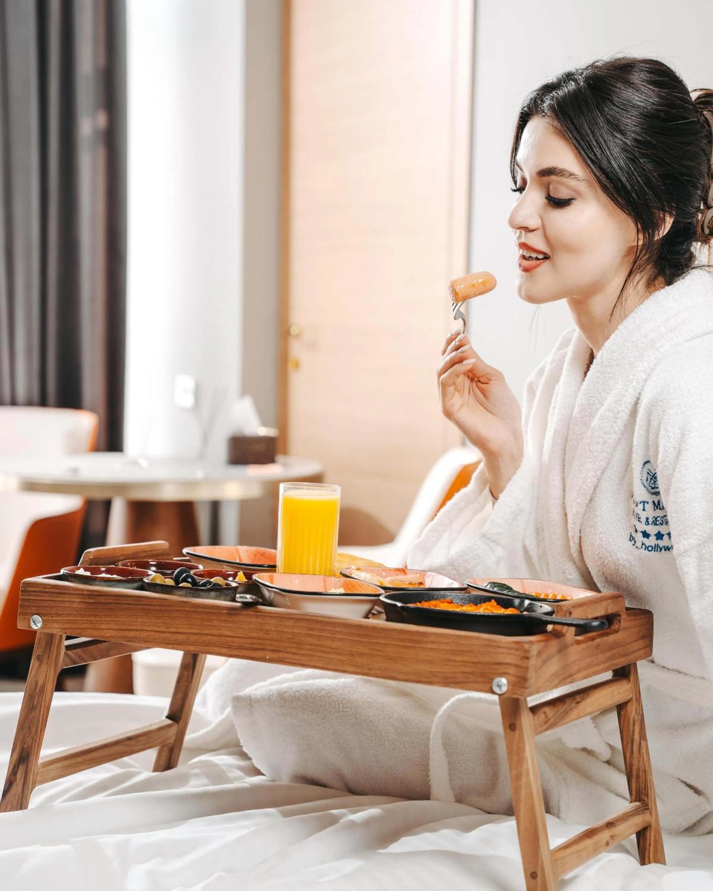 Food and drinks in Port Marine Hotel By HOLLYWOOD