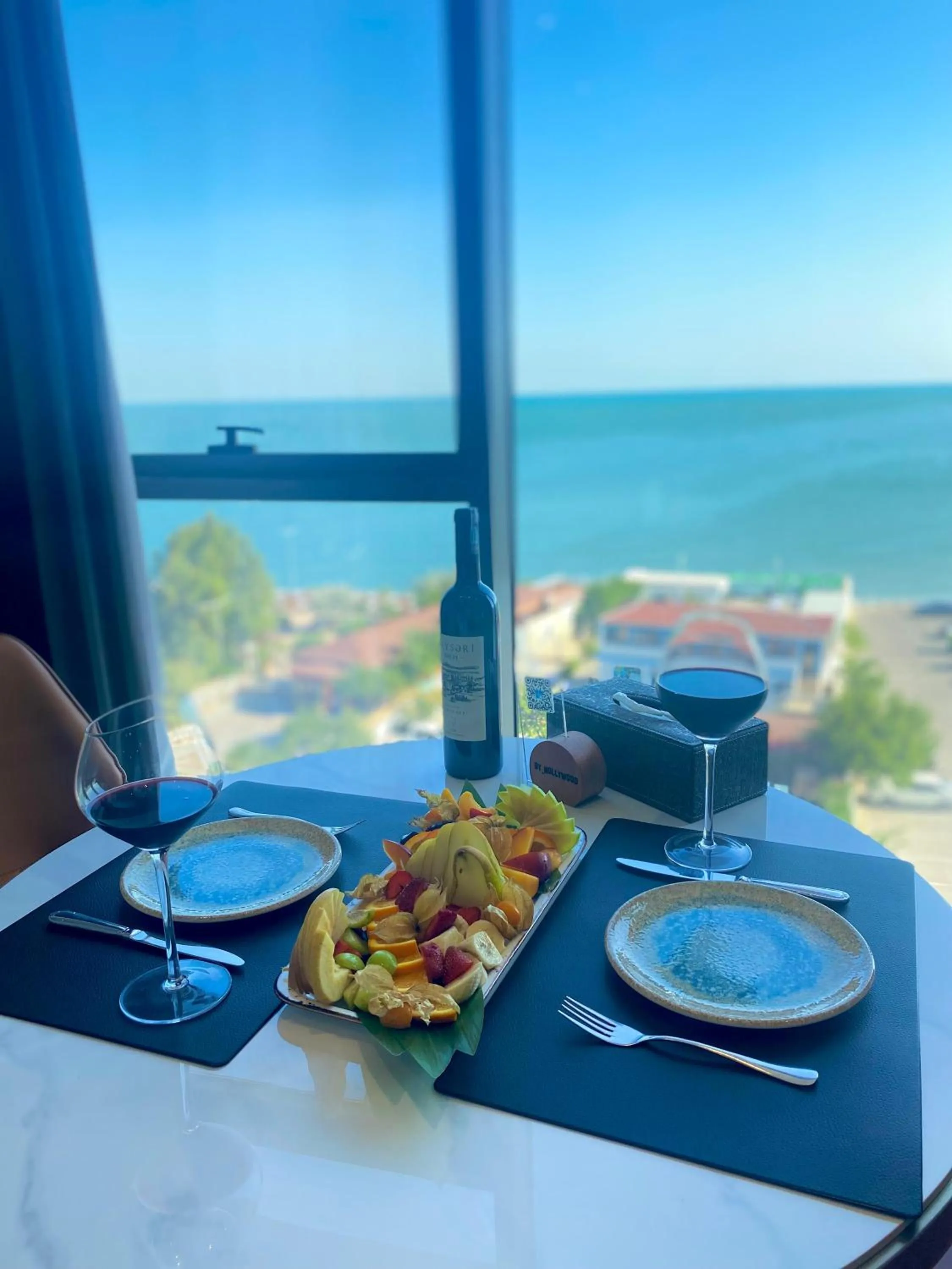 room service in Port Marine Hotel By HOLLYWOOD