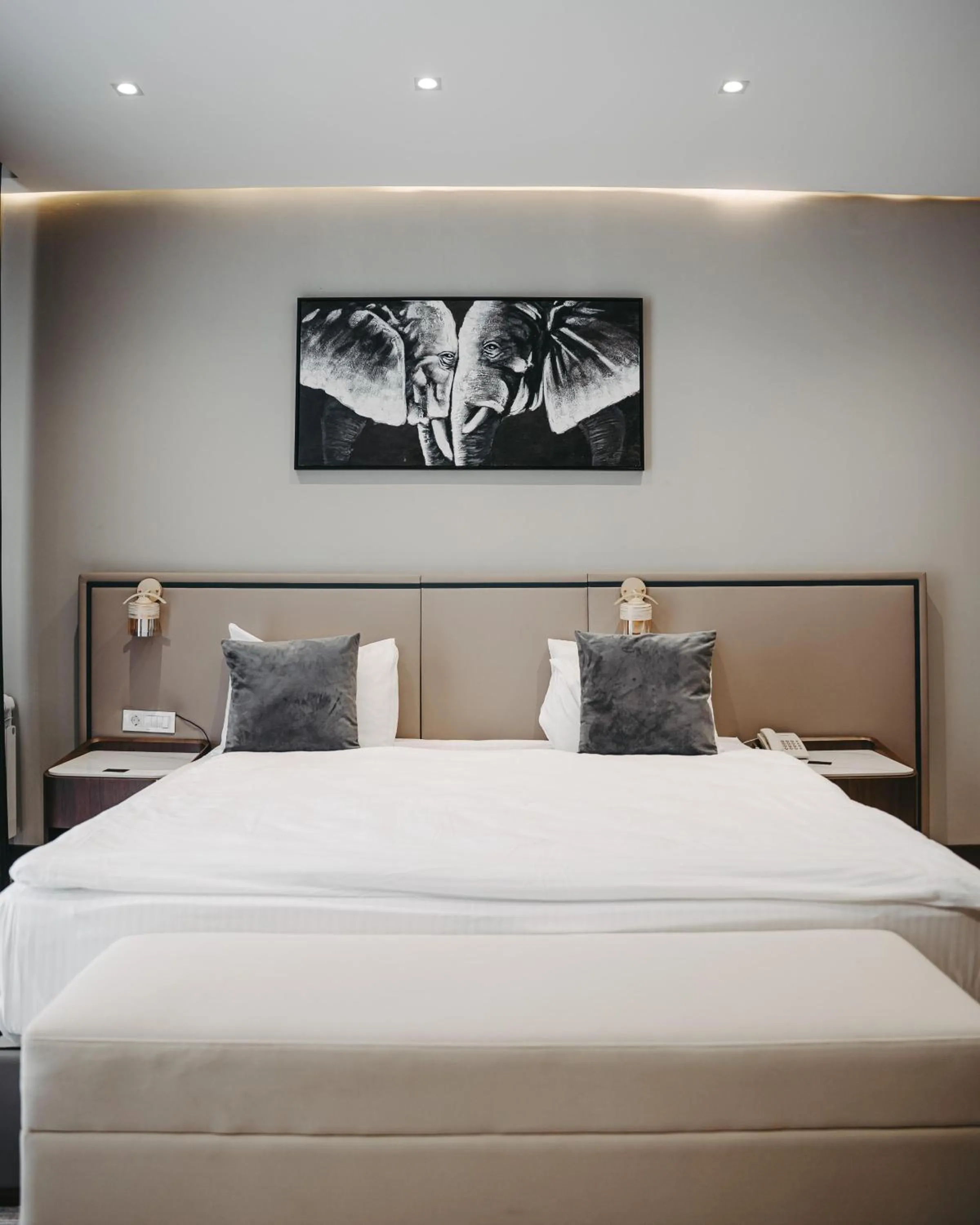 Bedroom, Bed in Port Marine Hotel By HOLLYWOOD