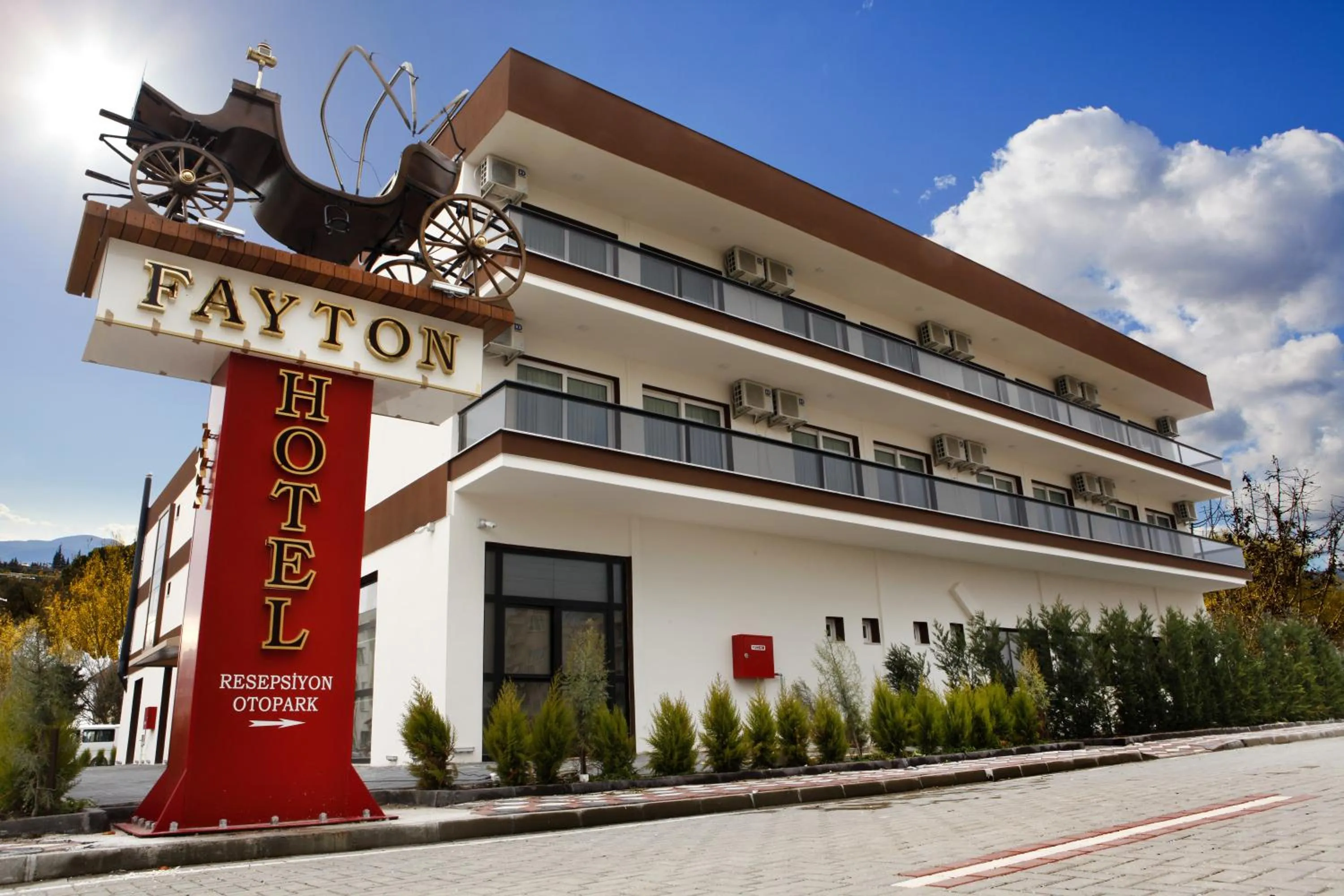 Facade/entrance in Fayton Hotel