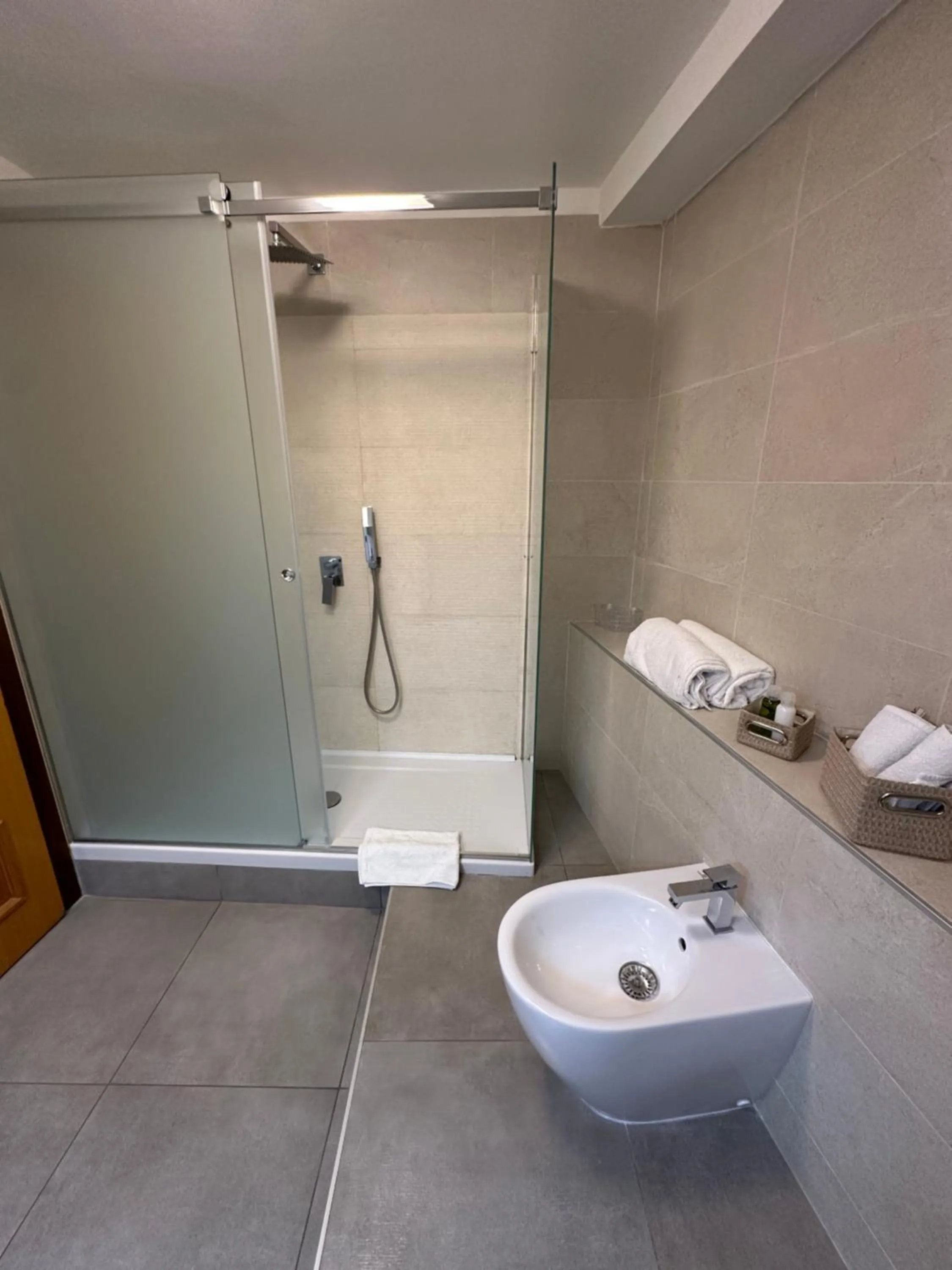 Shower in B&B Martina