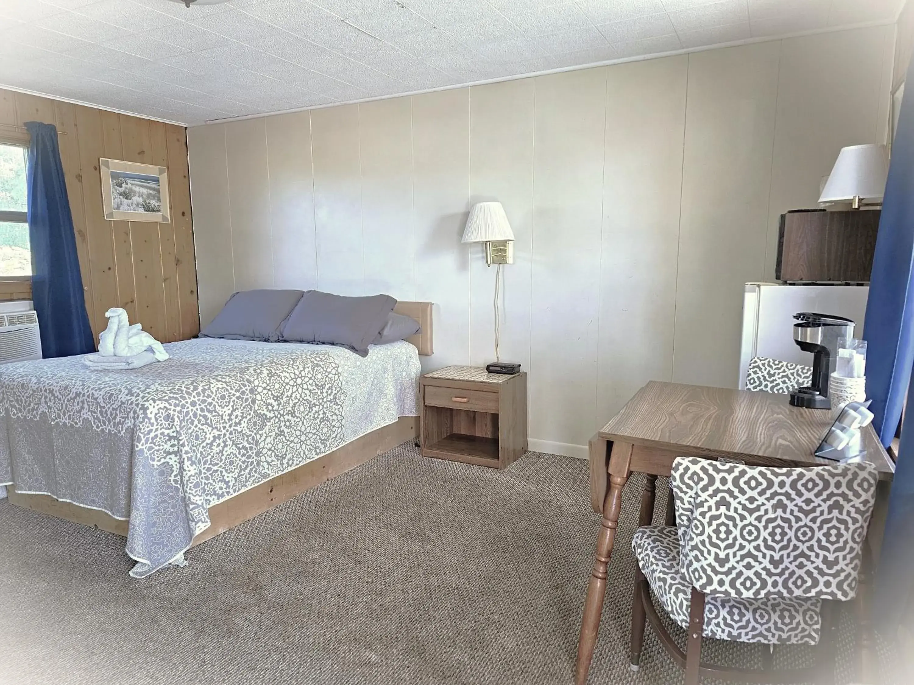 Economy Single Room in The Last Resort Motel Economy Single Room in The Last Resort Motel