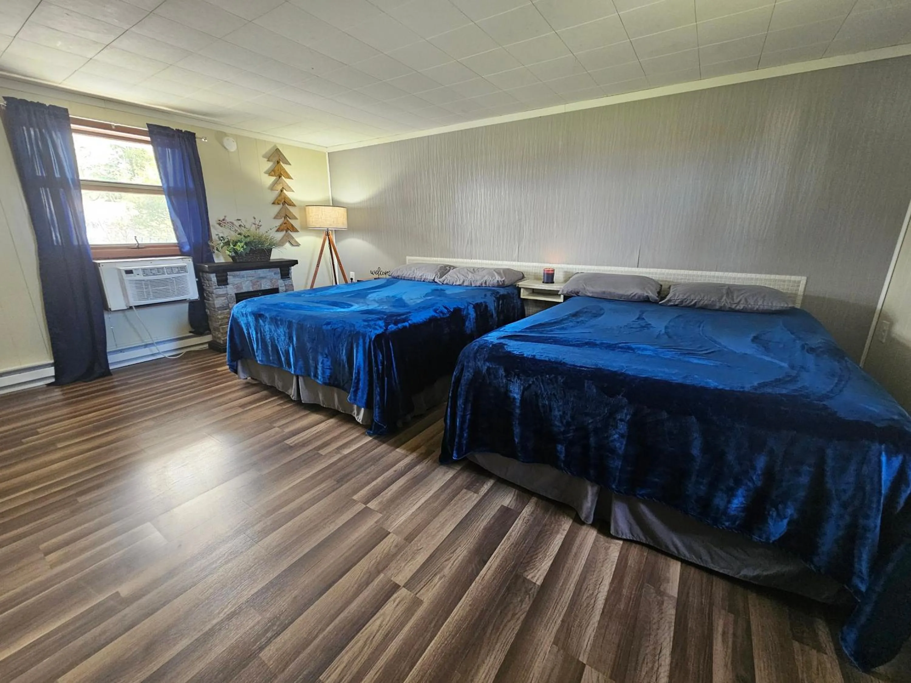 Bed in The Last Resort Motel