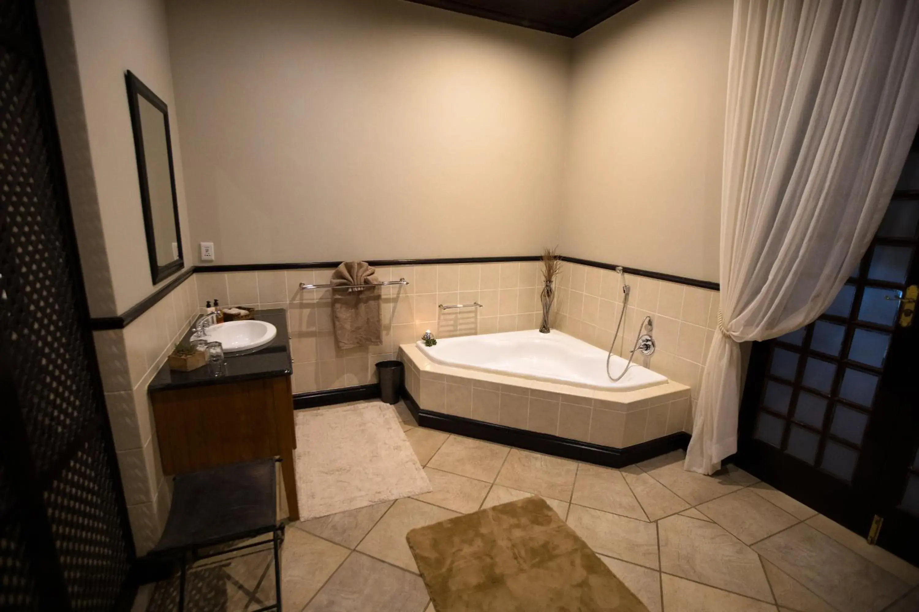King Suite in Swartberg Private Game Lodge King Suite in Swartberg Private Game Lodge