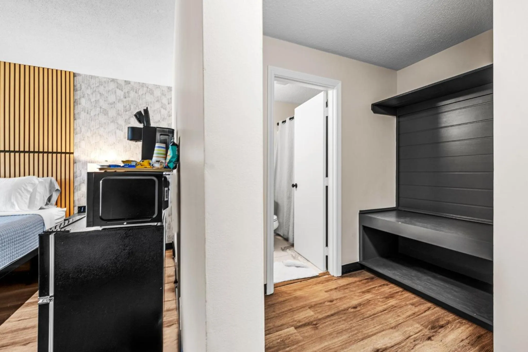 Bed in Green Harbor Hotel