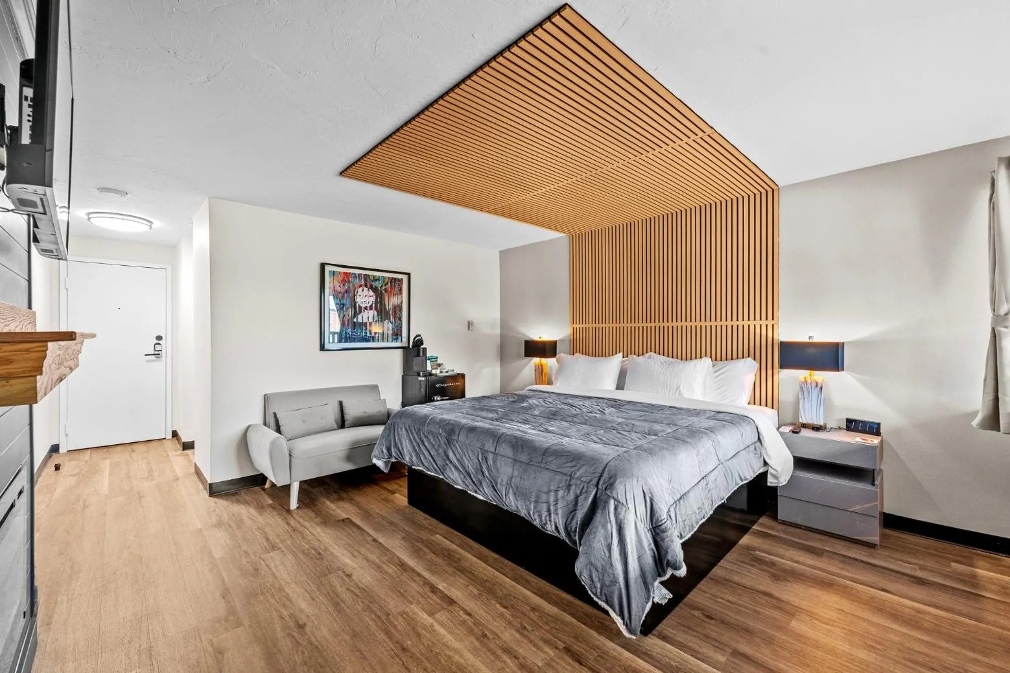 Bed in Green Harbor Hotel