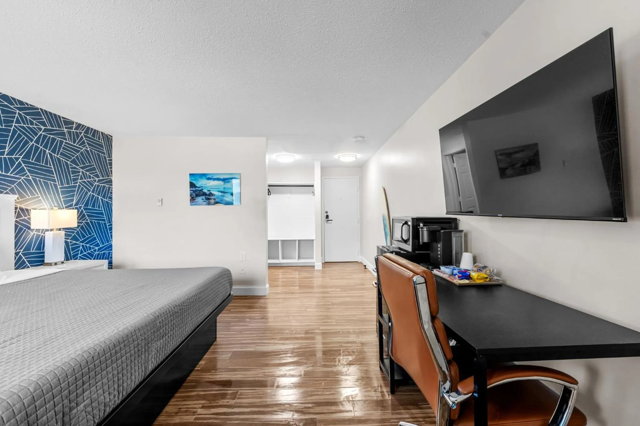 Bed in Green Harbor Hotel