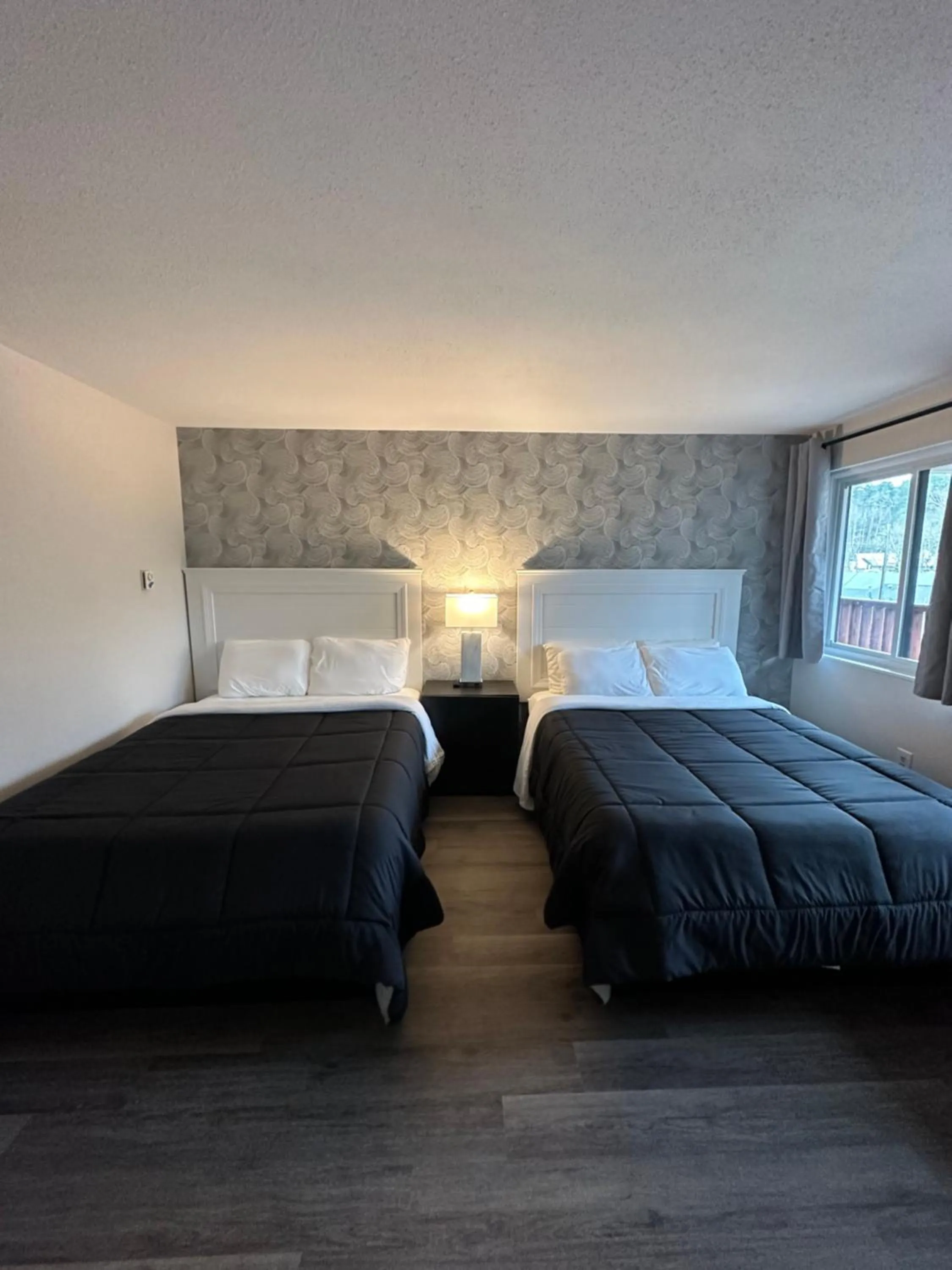 Bed in Green Harbor Hotel